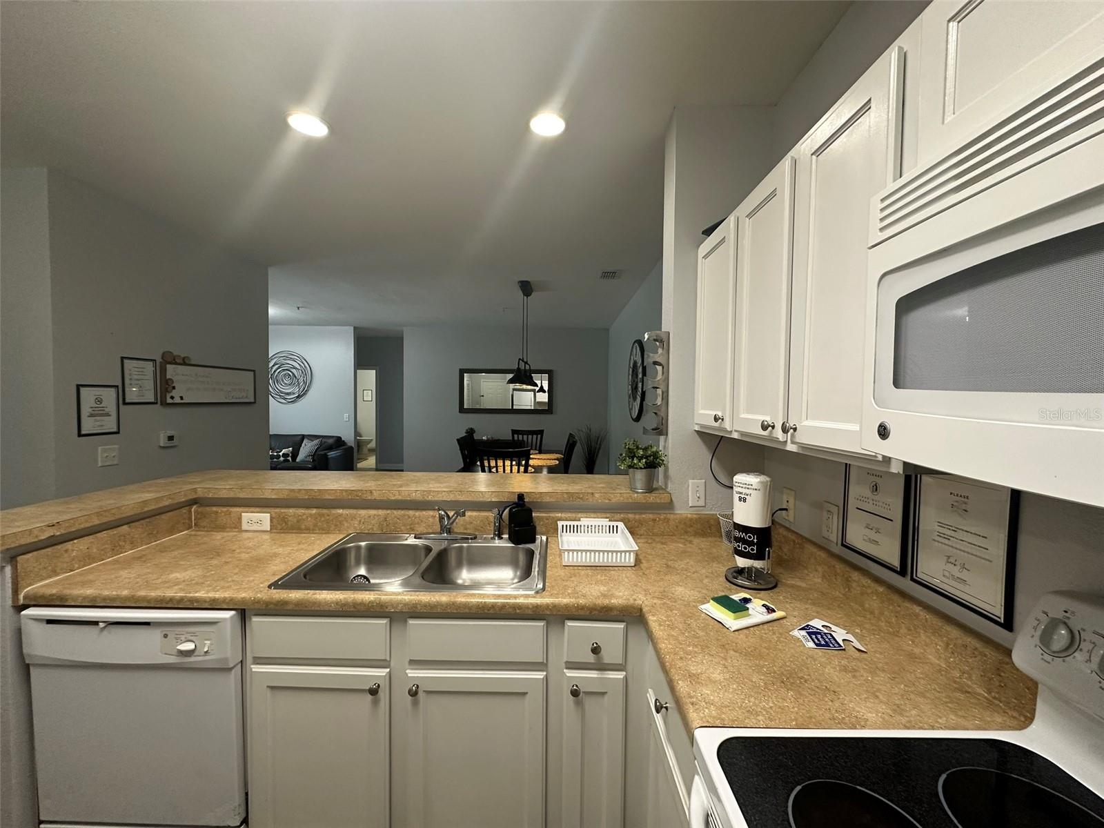 Image 16 of 39 For 3176 Feltrim Place 203