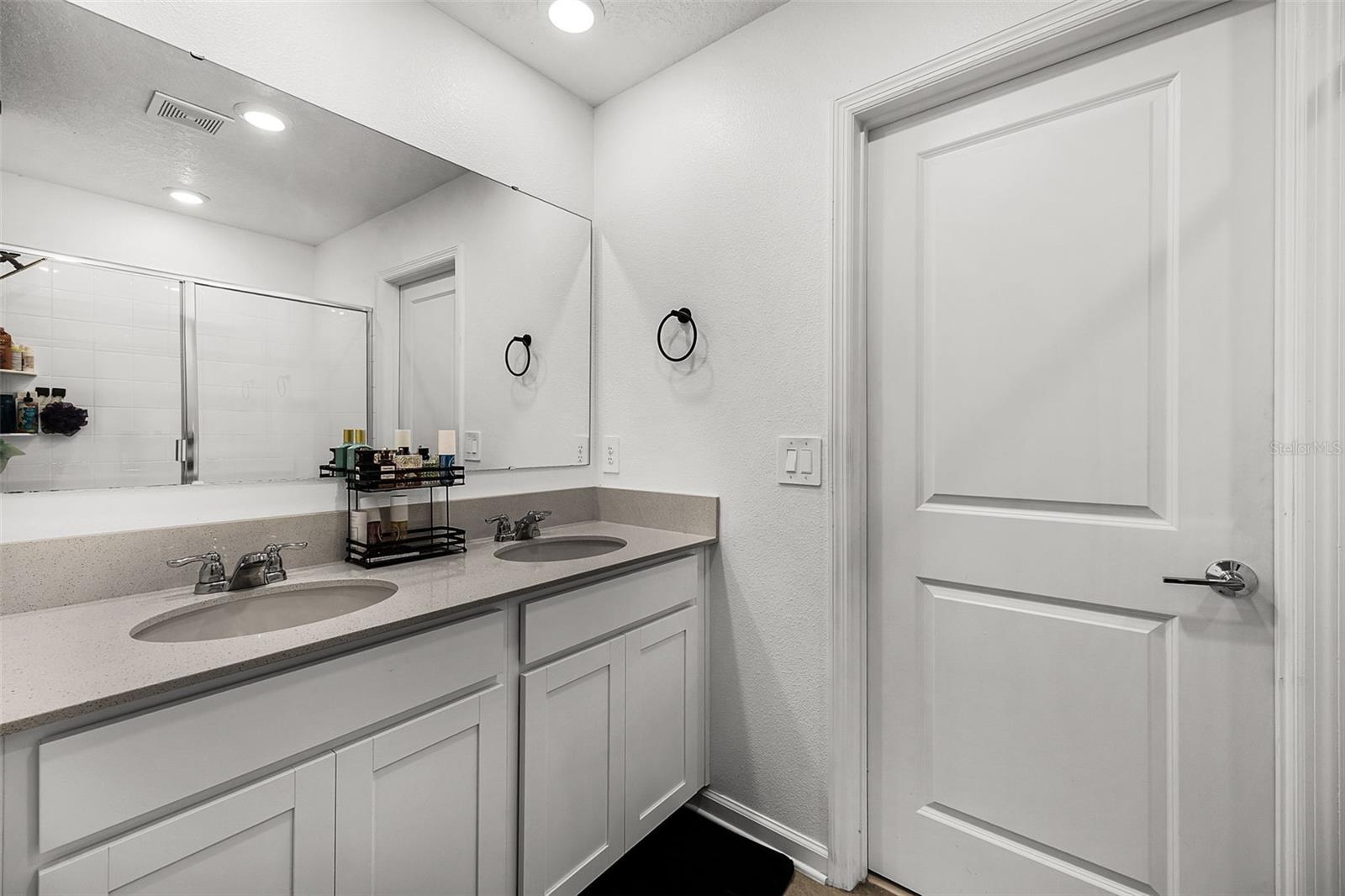 Image 19 of 44 For 6915 Wilson Pasture Avenue