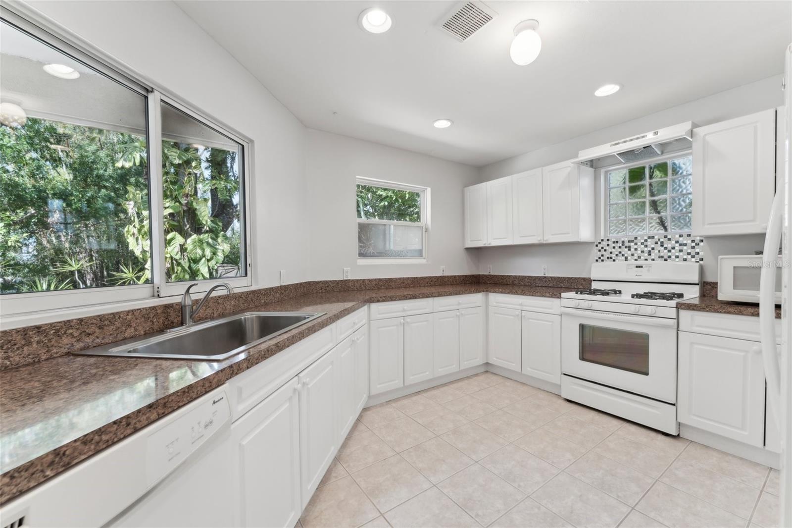 Image 12 of 43 For 1551 Evalena Lane