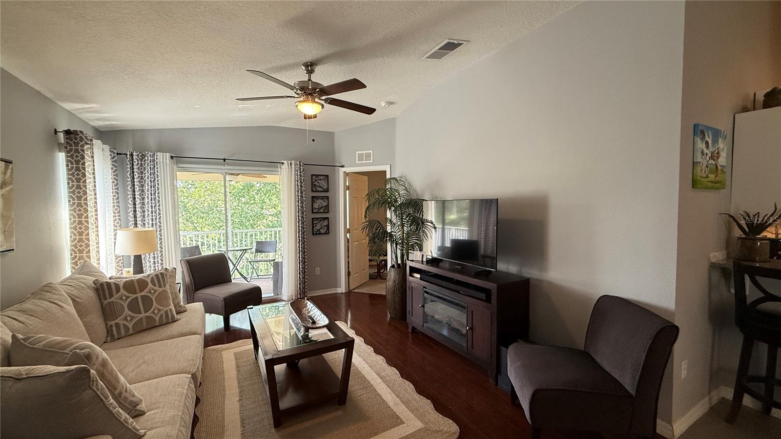Image 4 of 27 For 8833 Grand Palms Circle B