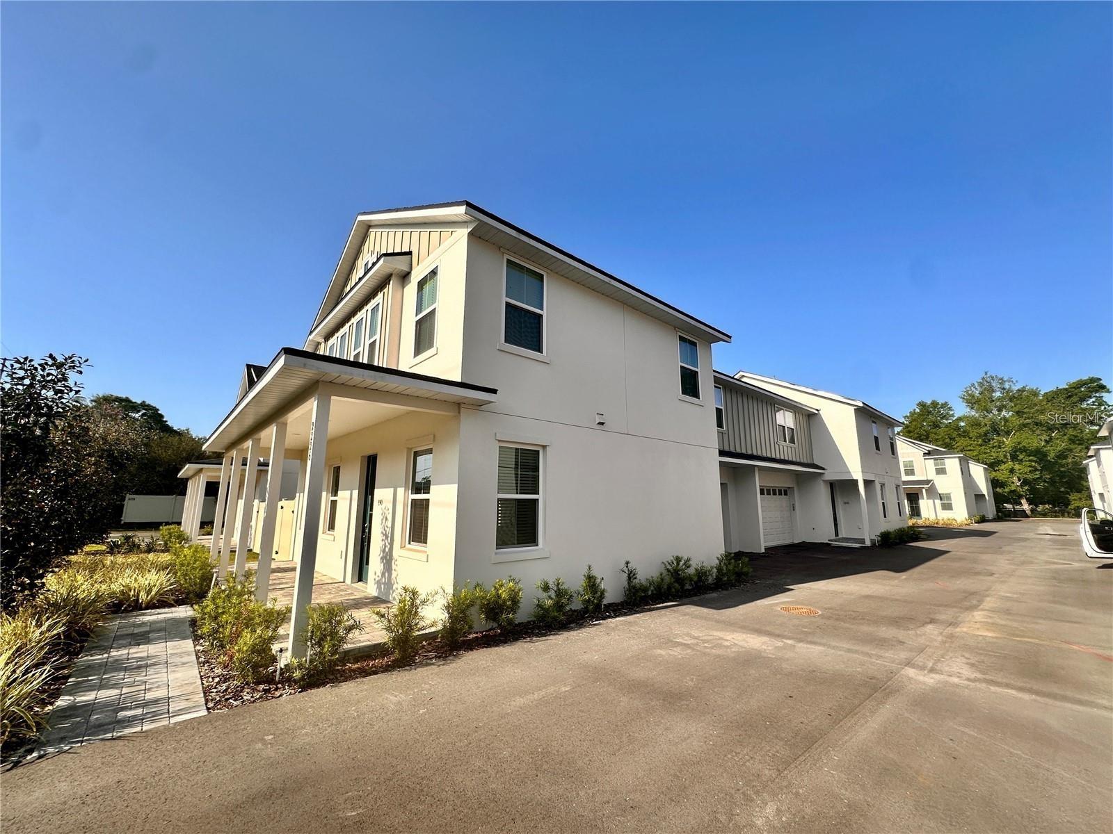Image 2 of 27 For 2220 Bumby Avenue 120