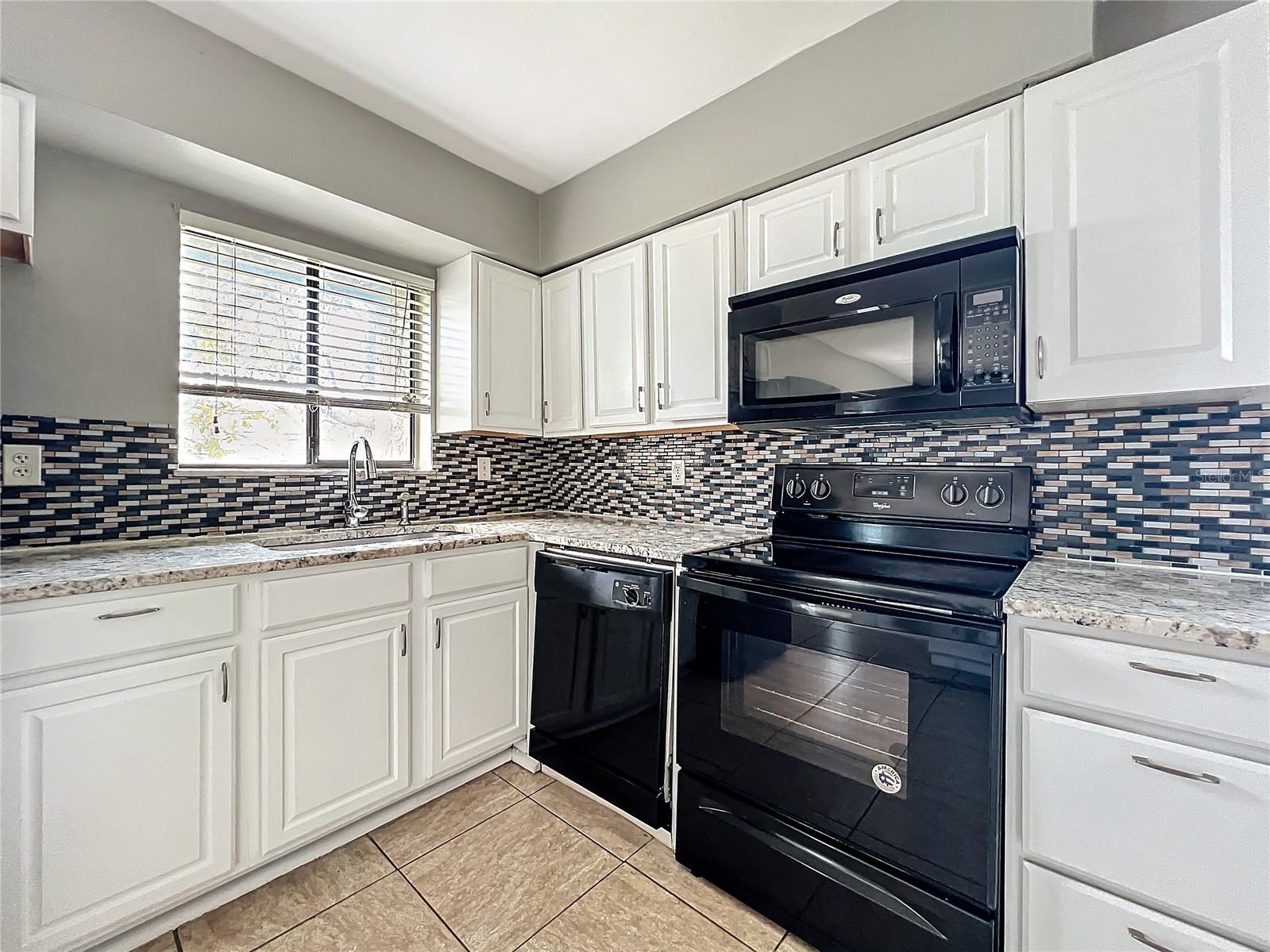 Image 25 of 51 For 163 Springwood Circle D