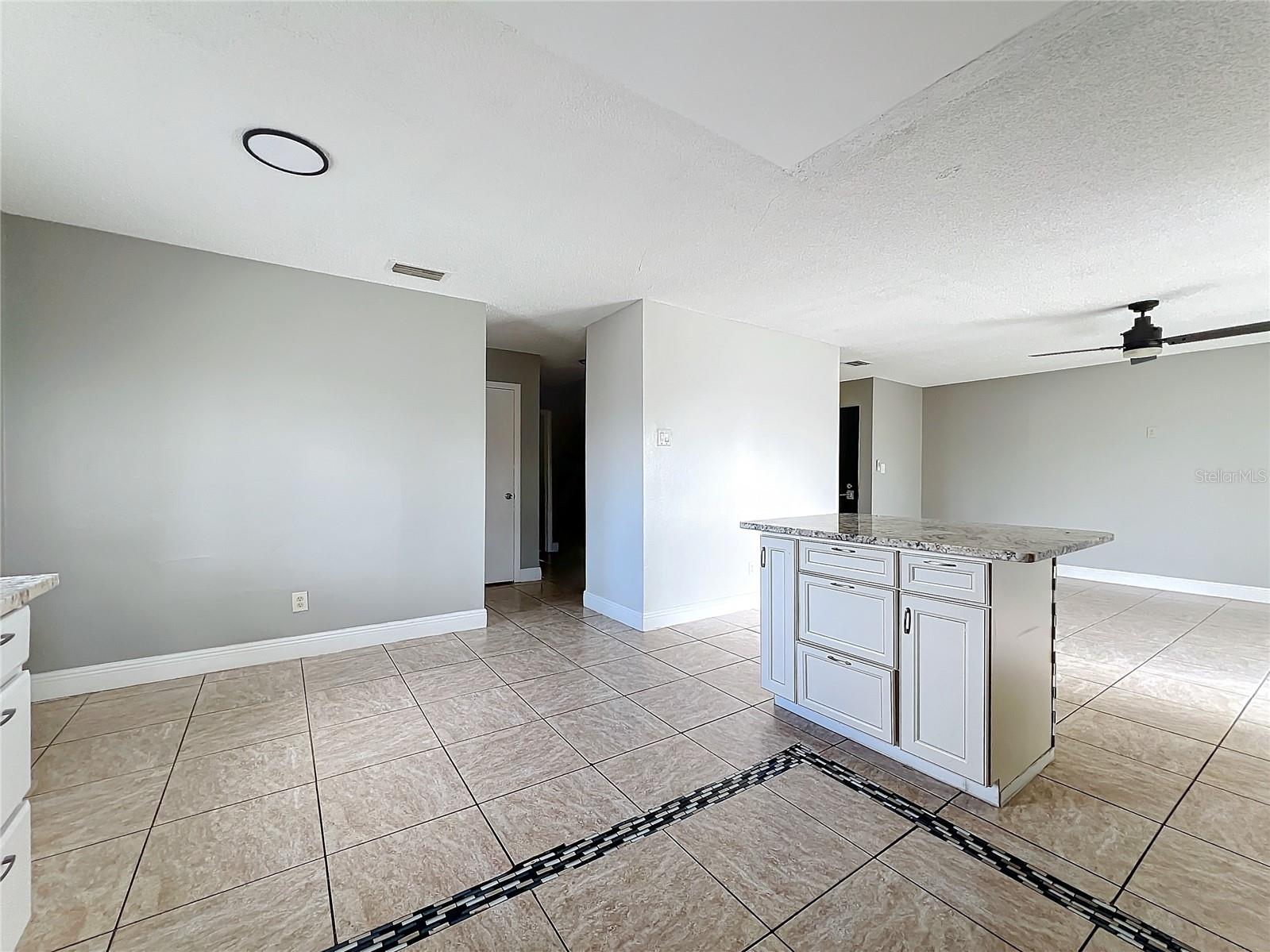 Image 26 of 51 For 163 Springwood Circle D