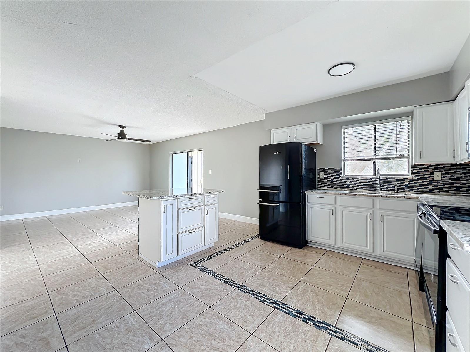 Image 27 of 51 For 163 Springwood Circle D