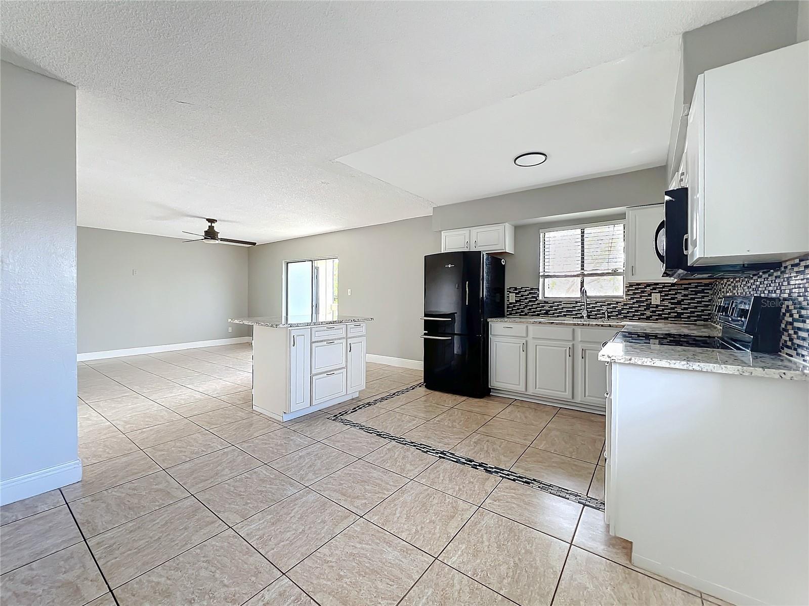 Image 28 of 51 For 163 Springwood Circle D