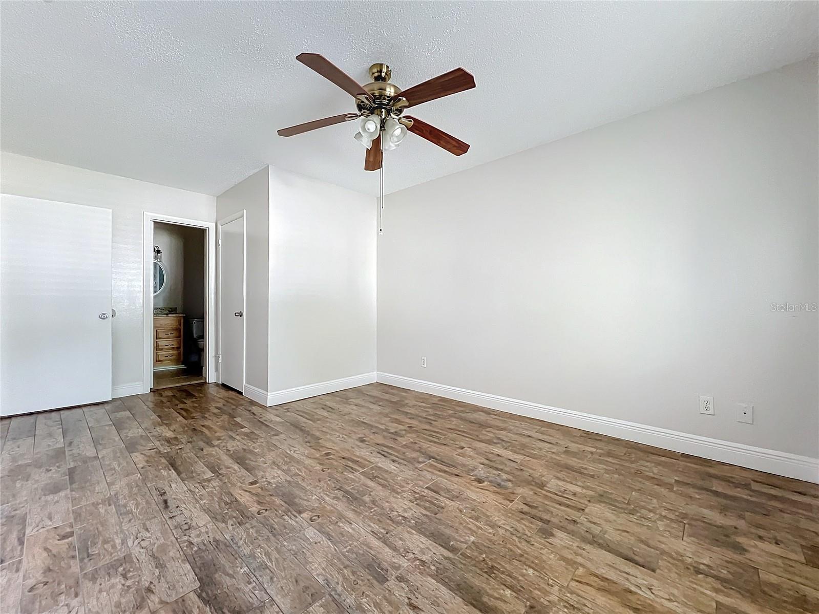 Image 33 of 51 For 163 Springwood Circle D