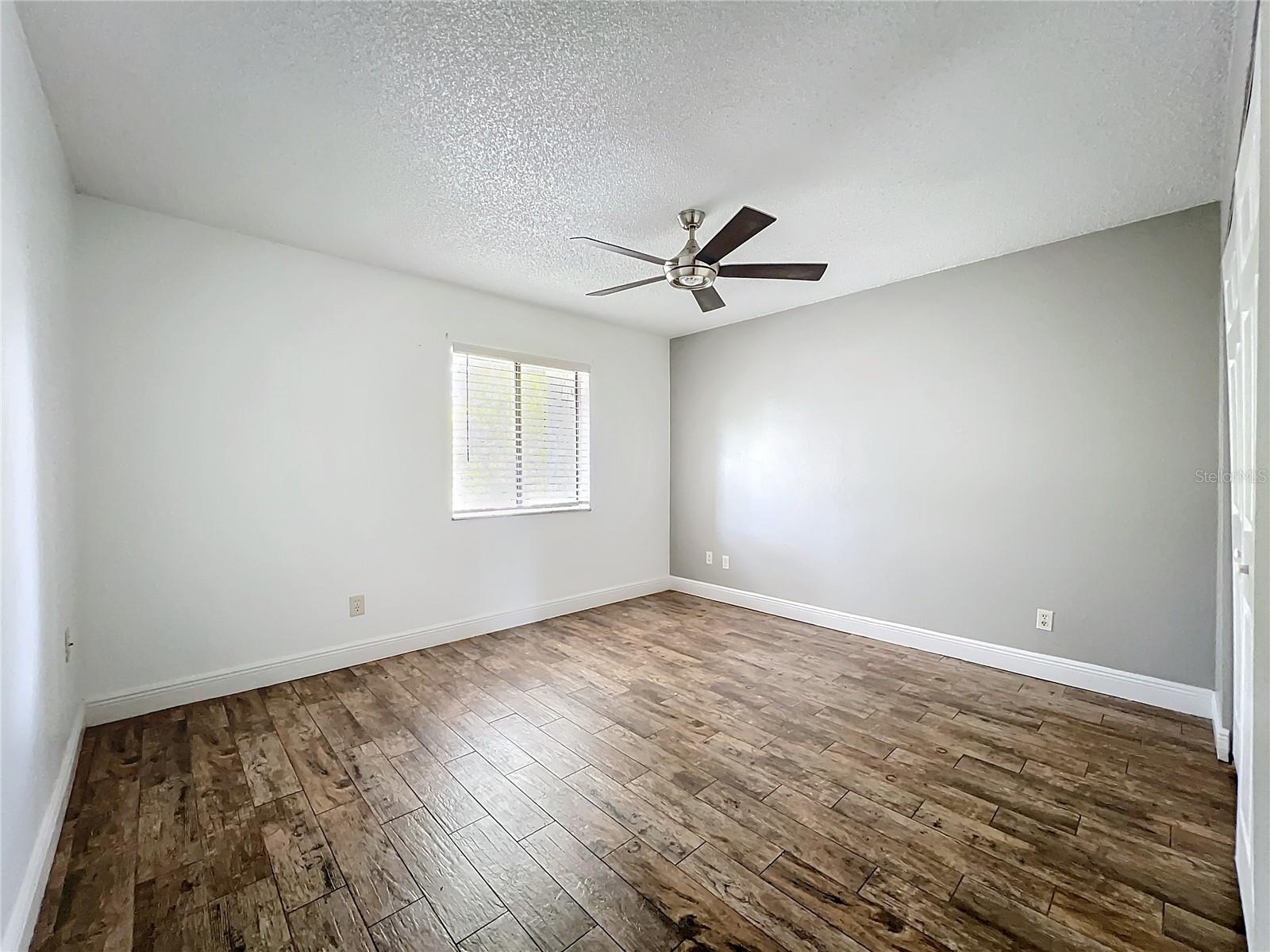 Image 37 of 51 For 163 Springwood Circle D