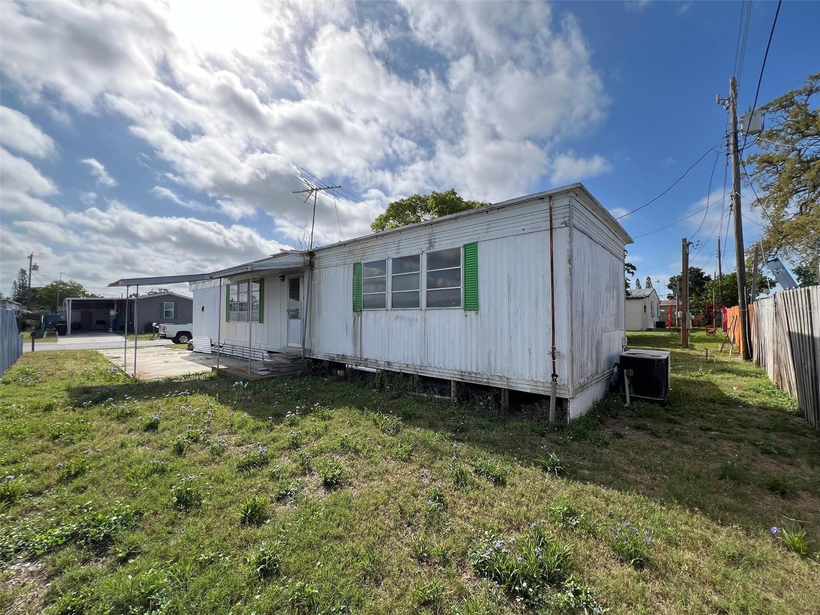 Listing photo id 2 for 2119 Pleasure Drive