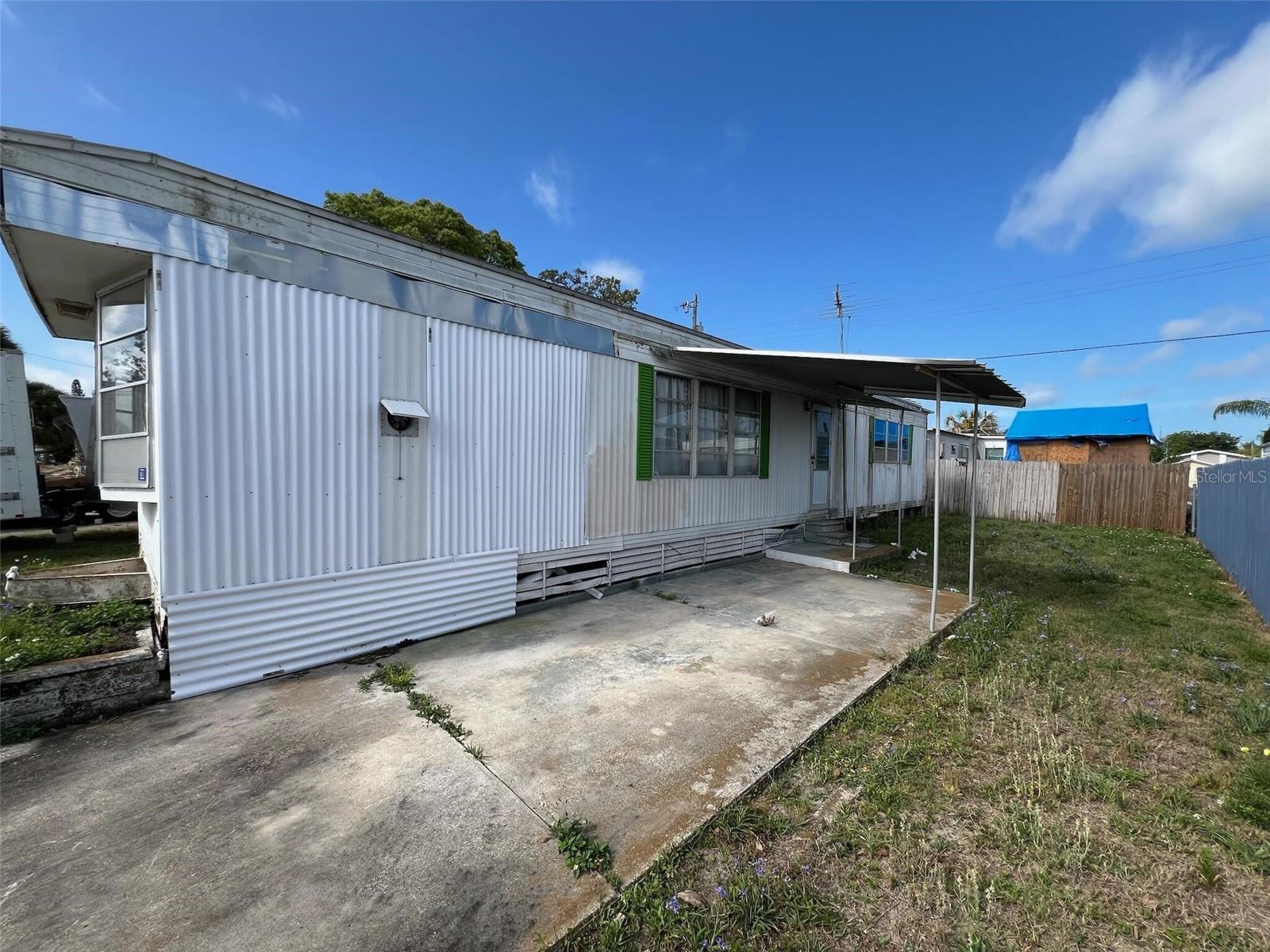Listing photo id 3 for 2119 Pleasure Drive