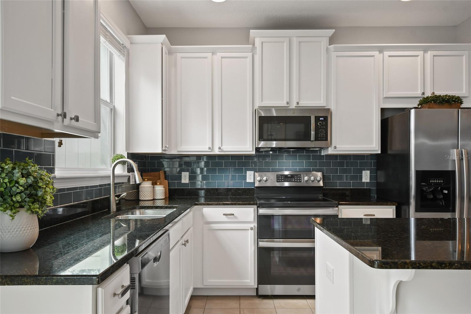 Image 14 of 38 For 9478 Silver Buttonwood Street