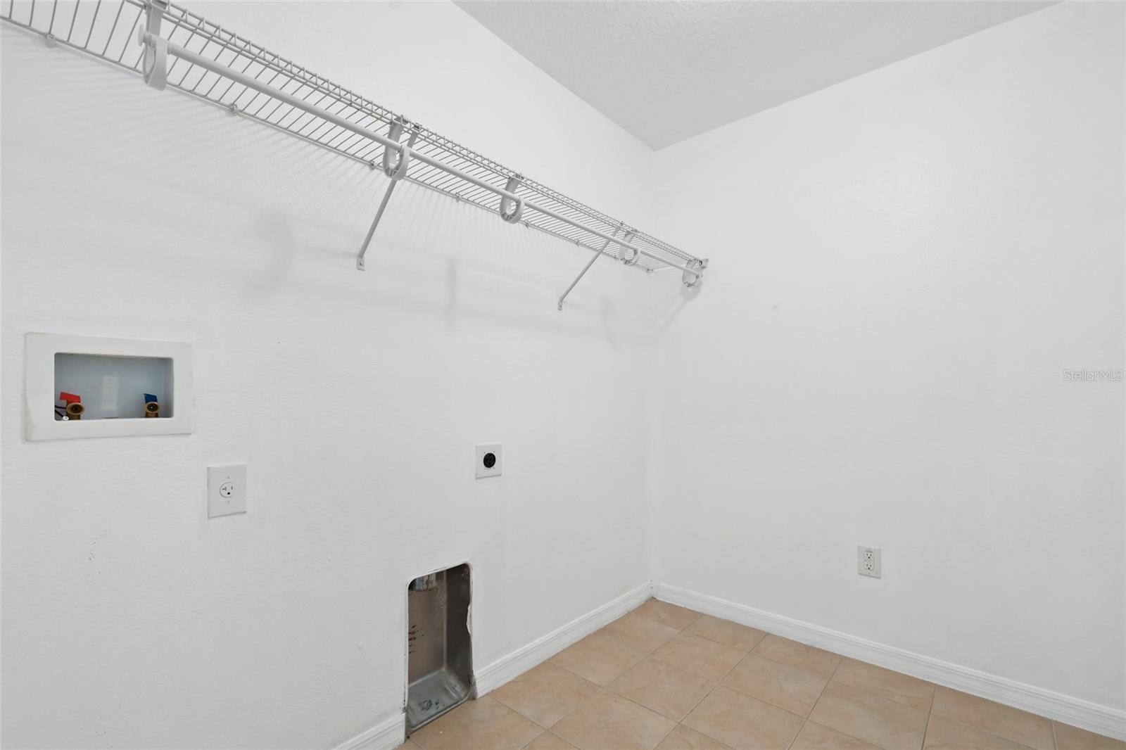 Image 32 of 38 For 9478 Silver Buttonwood Street