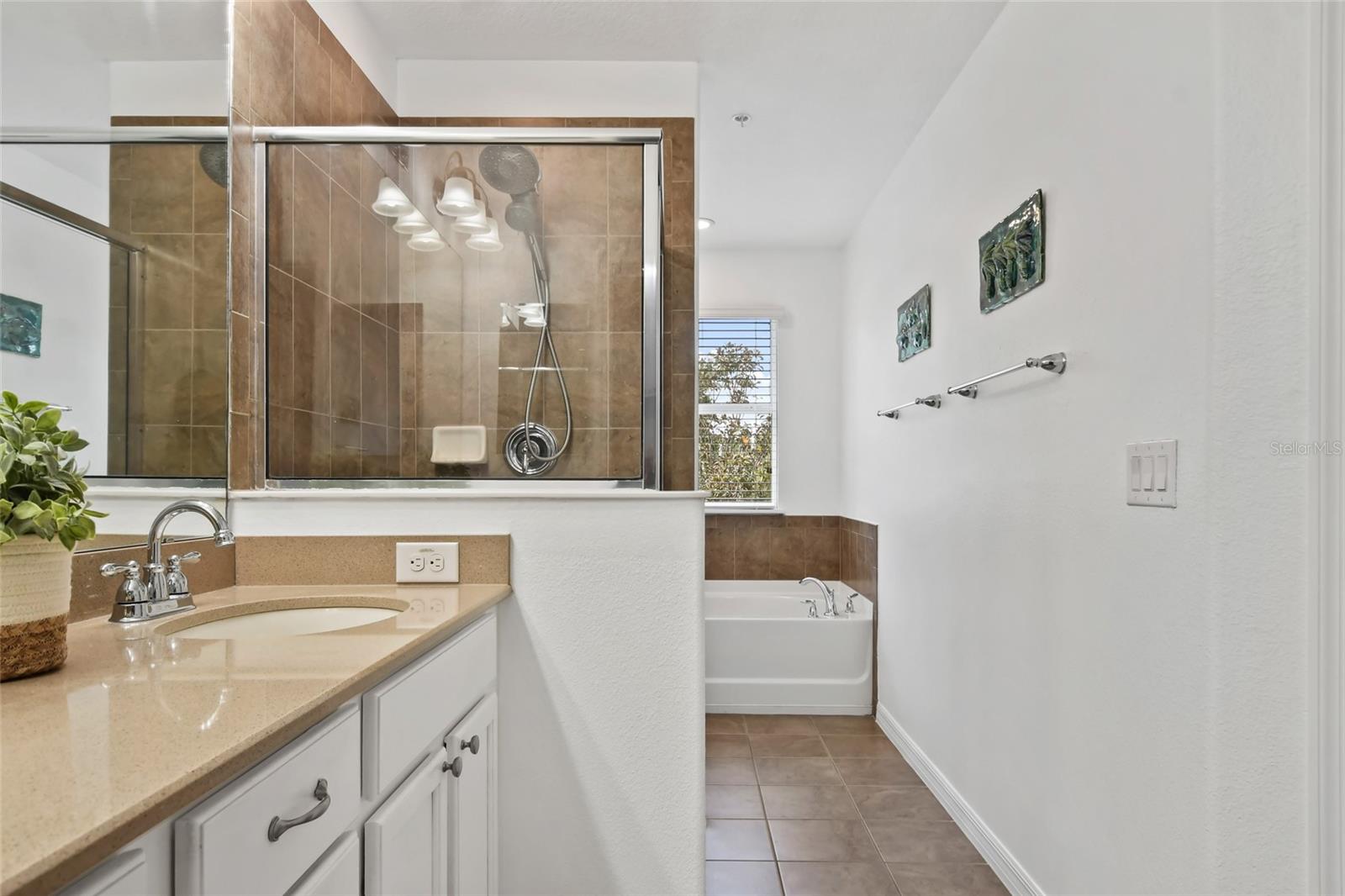 Image 6 of 38 For 9478 Silver Buttonwood Street