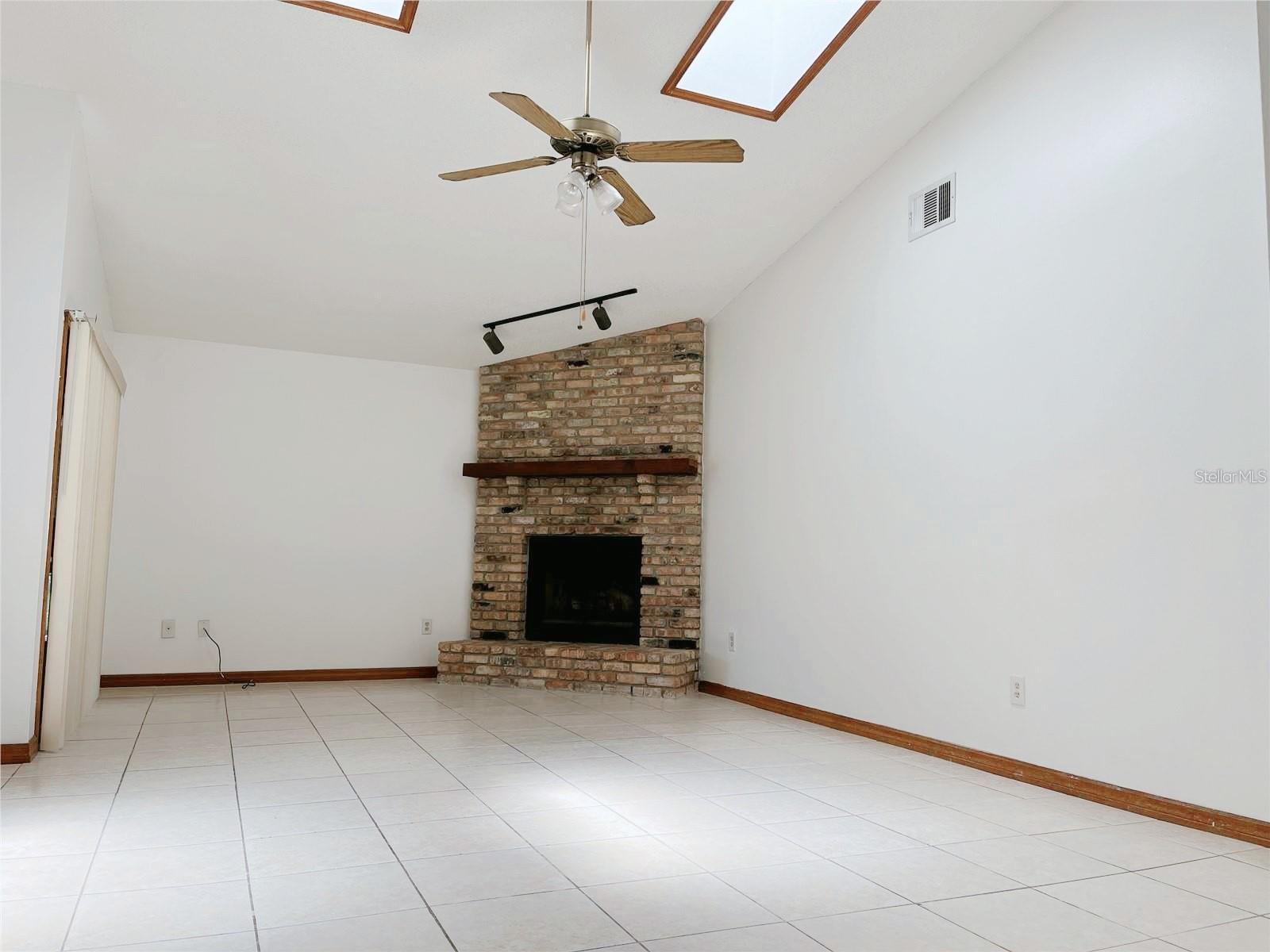 Image 6 of 18 For 3943 Greenview Pines Court