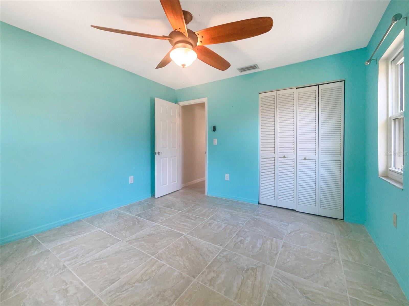 Image 18 of 27 For 111 Englewood Garden Court