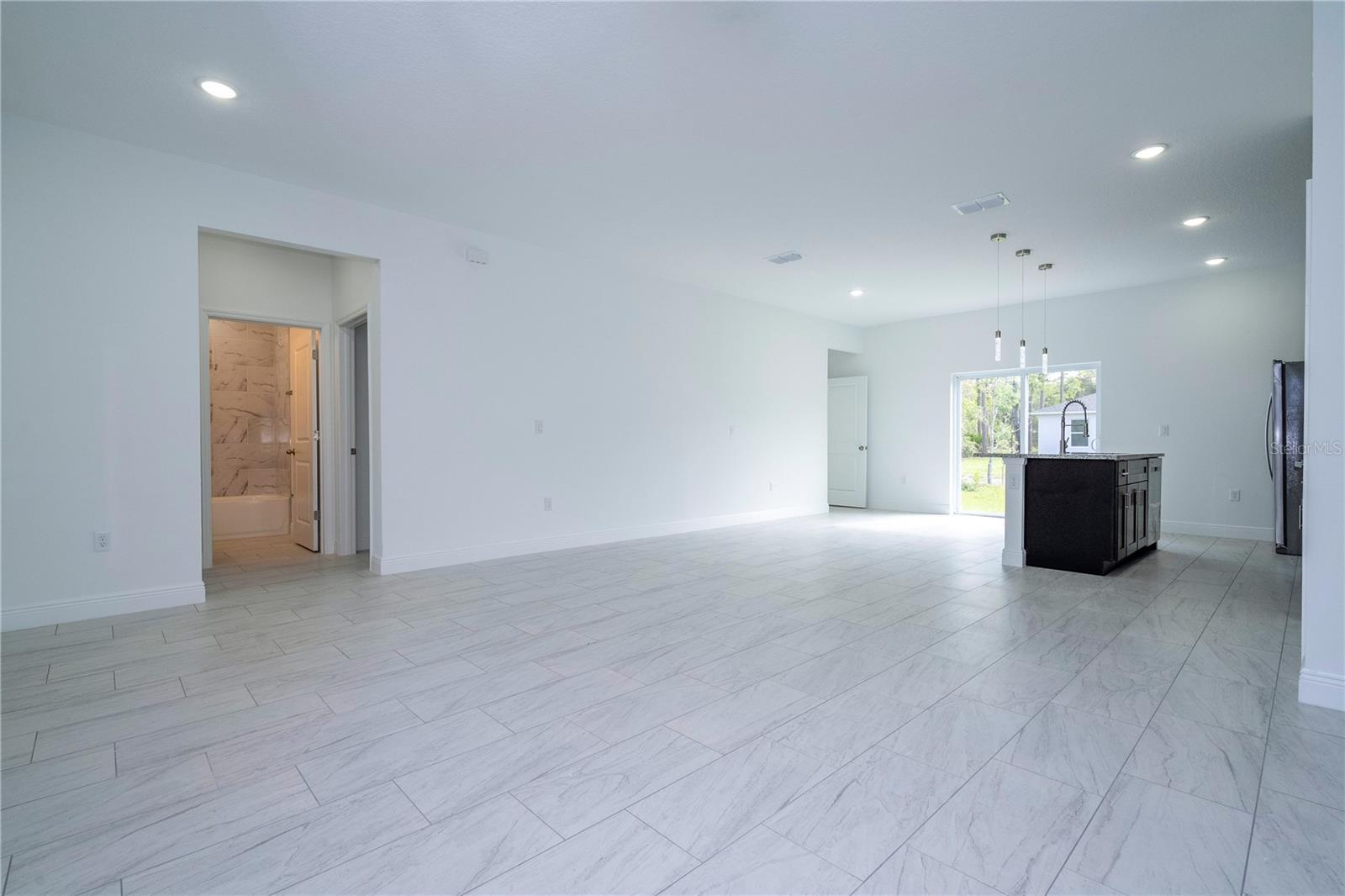 Listing photo id 9 for 9841 Swanee Terrace