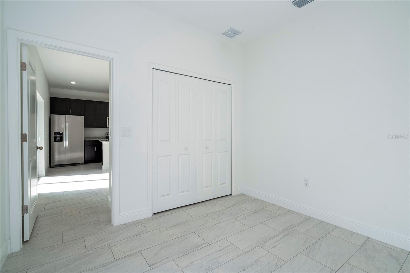 Listing photo id 10 for 9841 Swanee Terrace