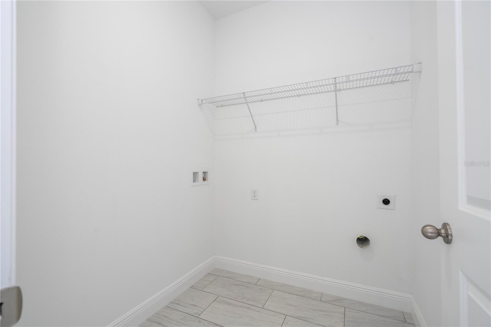 Listing photo id 11 for 9841 Swanee Terrace