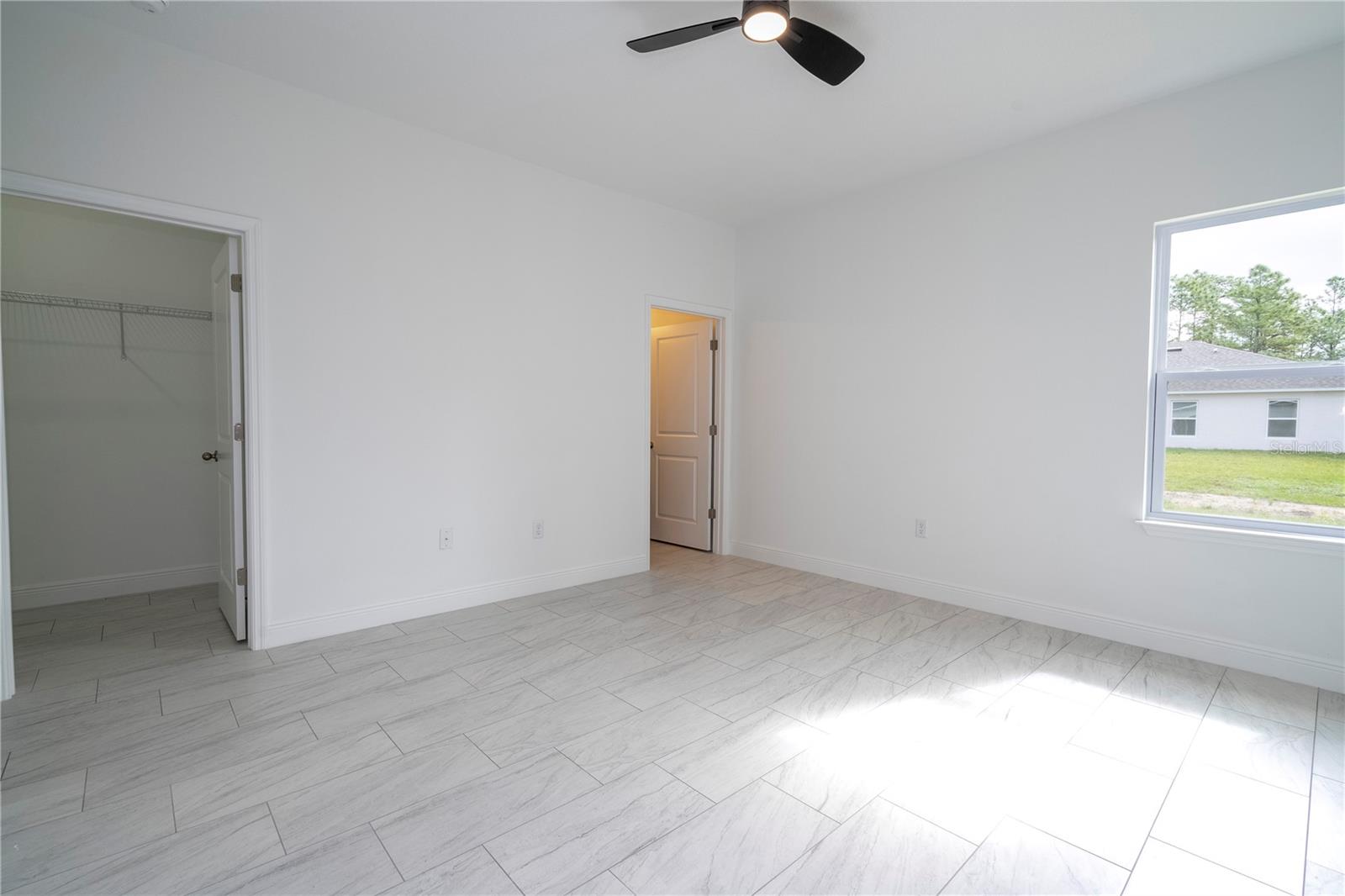 Listing photo id 12 for 9841 Swanee Terrace