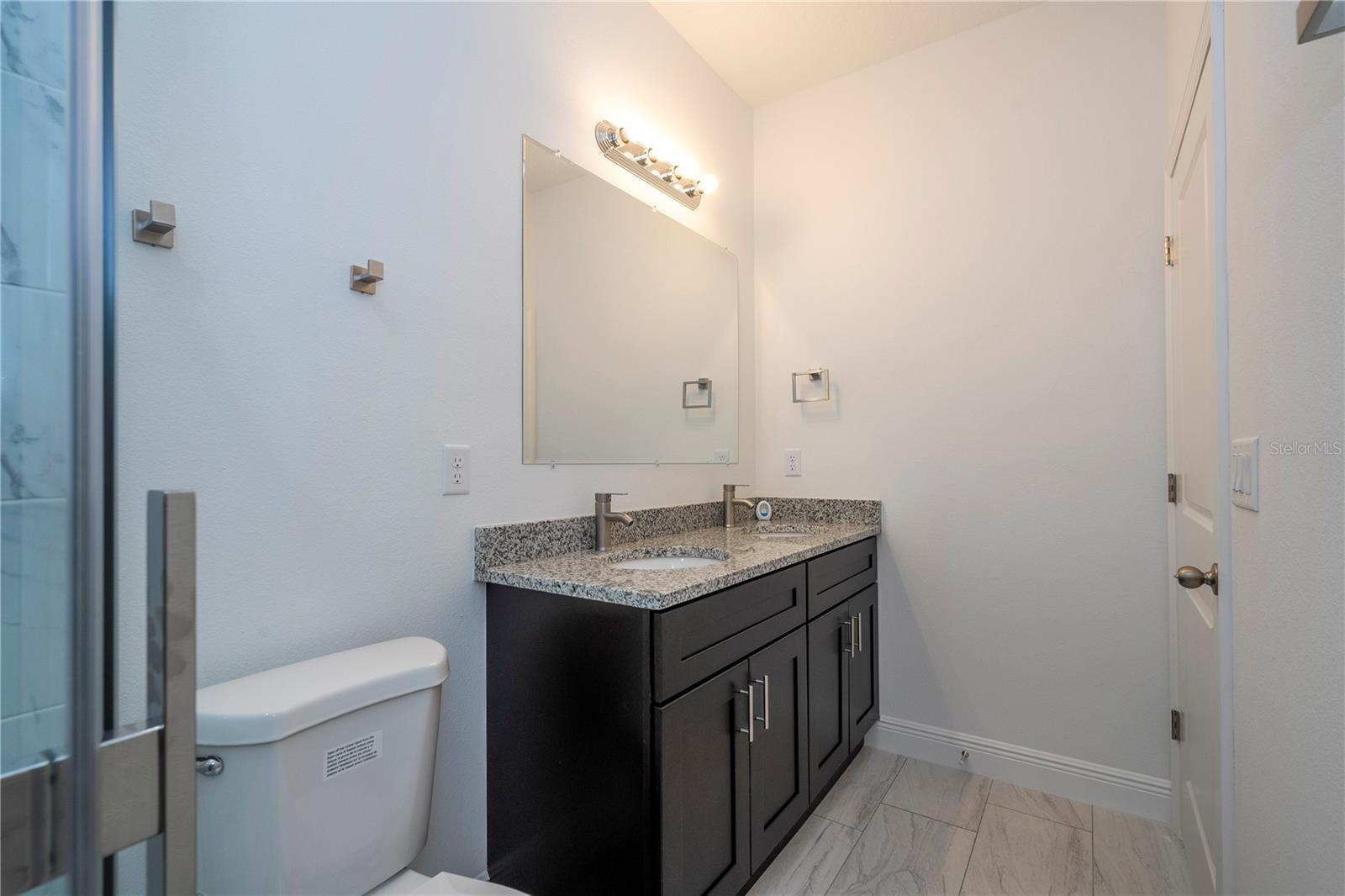 Listing photo id 14 for 9841 Swanee Terrace