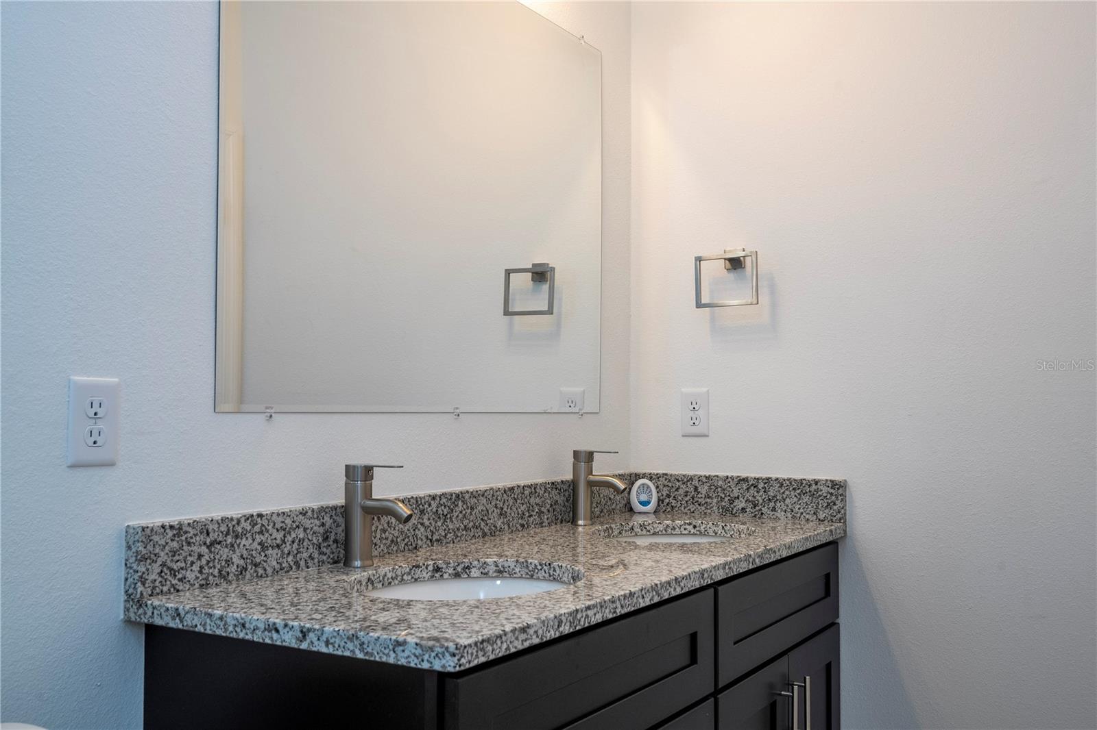 Listing photo id 15 for 9841 Swanee Terrace