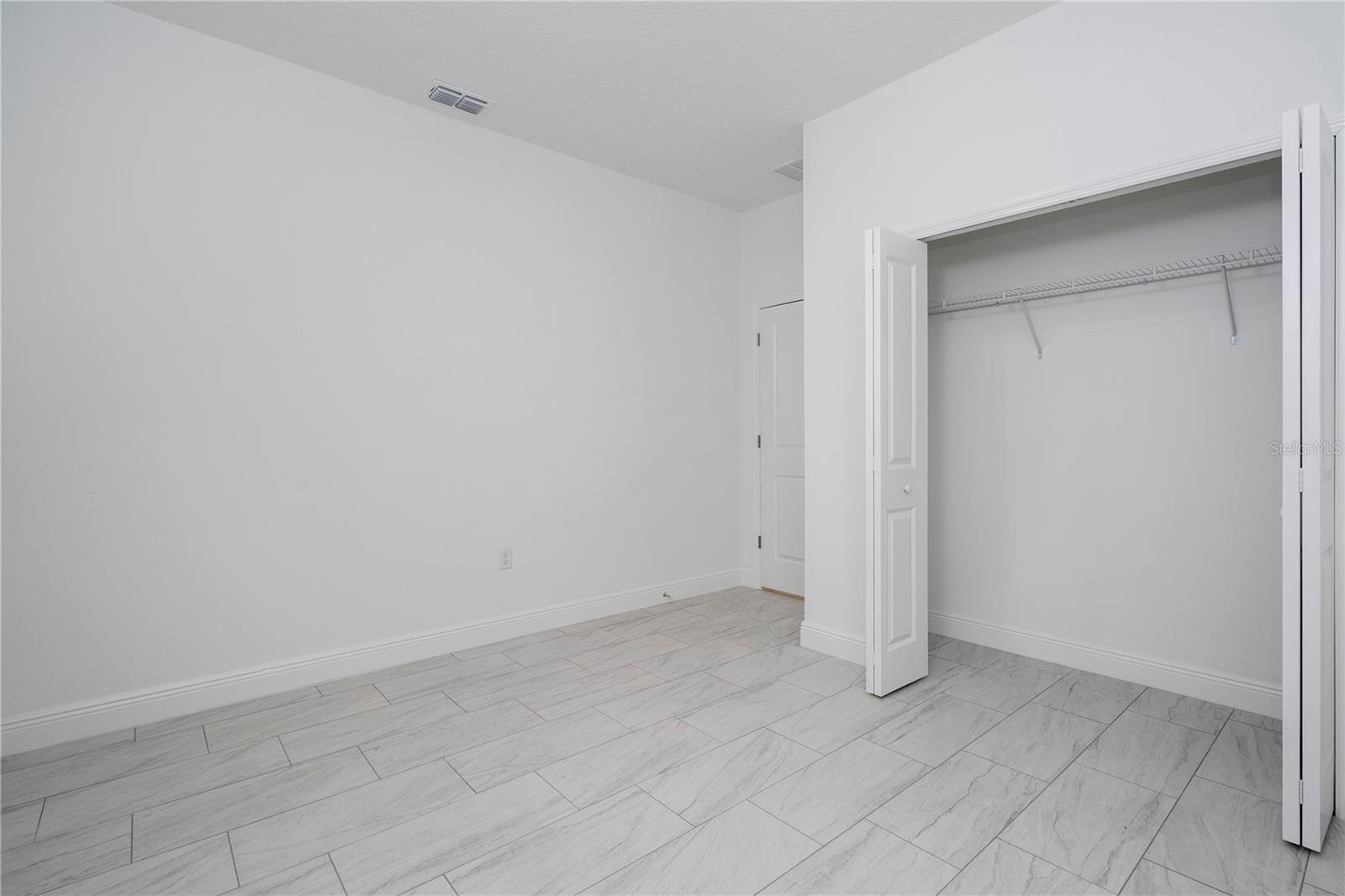 Listing photo id 18 for 9841 Swanee Terrace