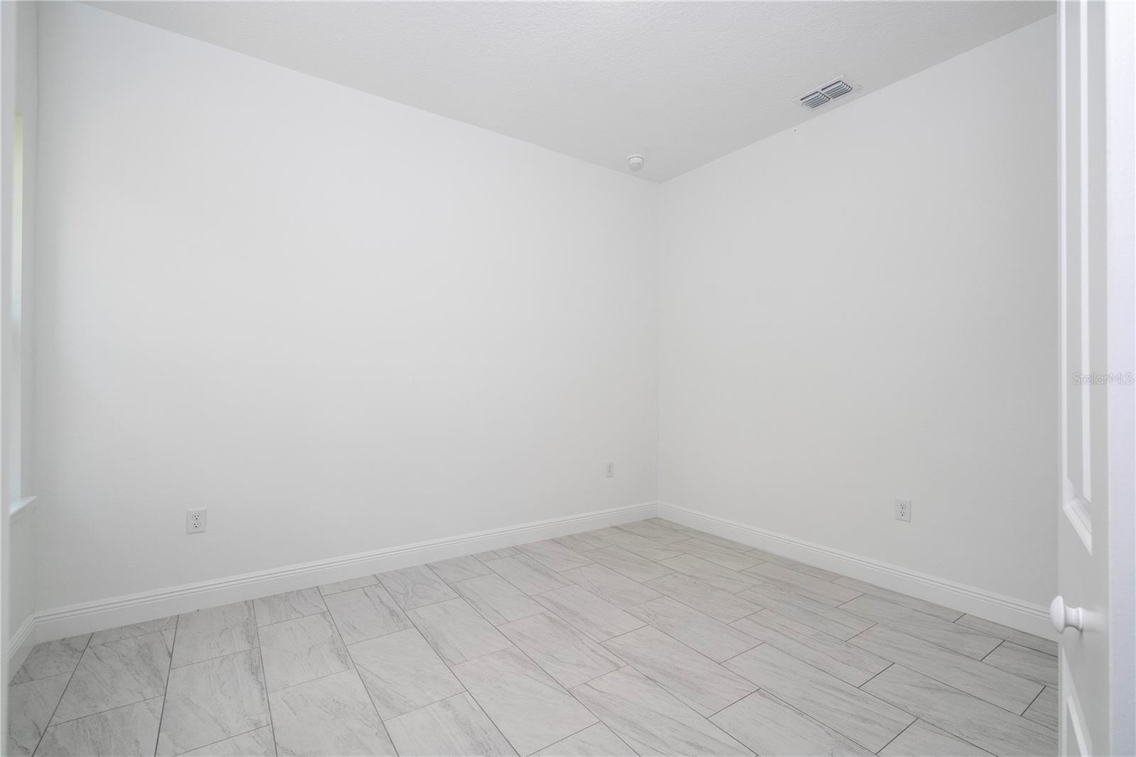 Listing photo id 20 for 9841 Swanee Terrace