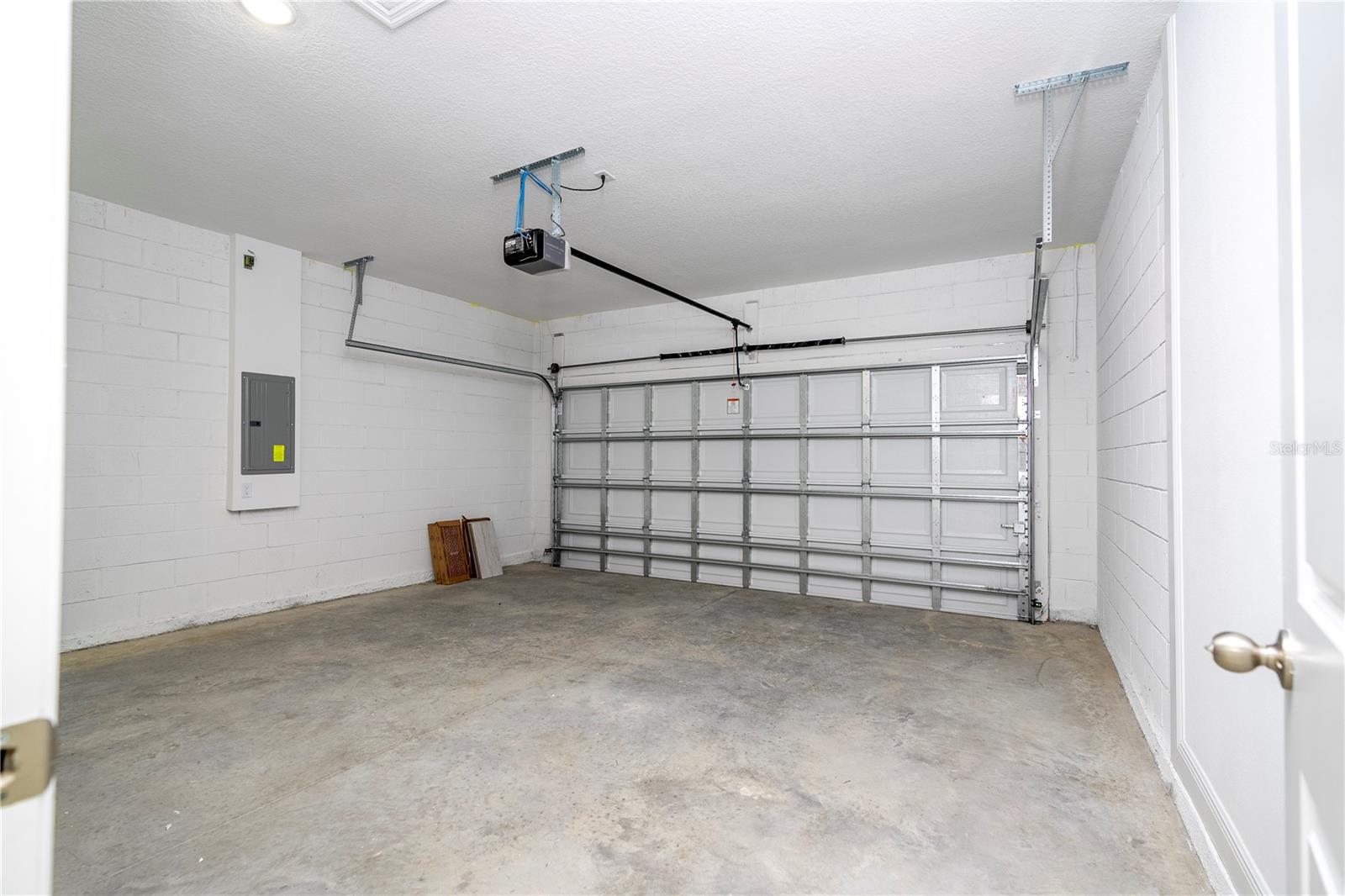 Listing photo id 24 for 9841 Swanee Terrace
