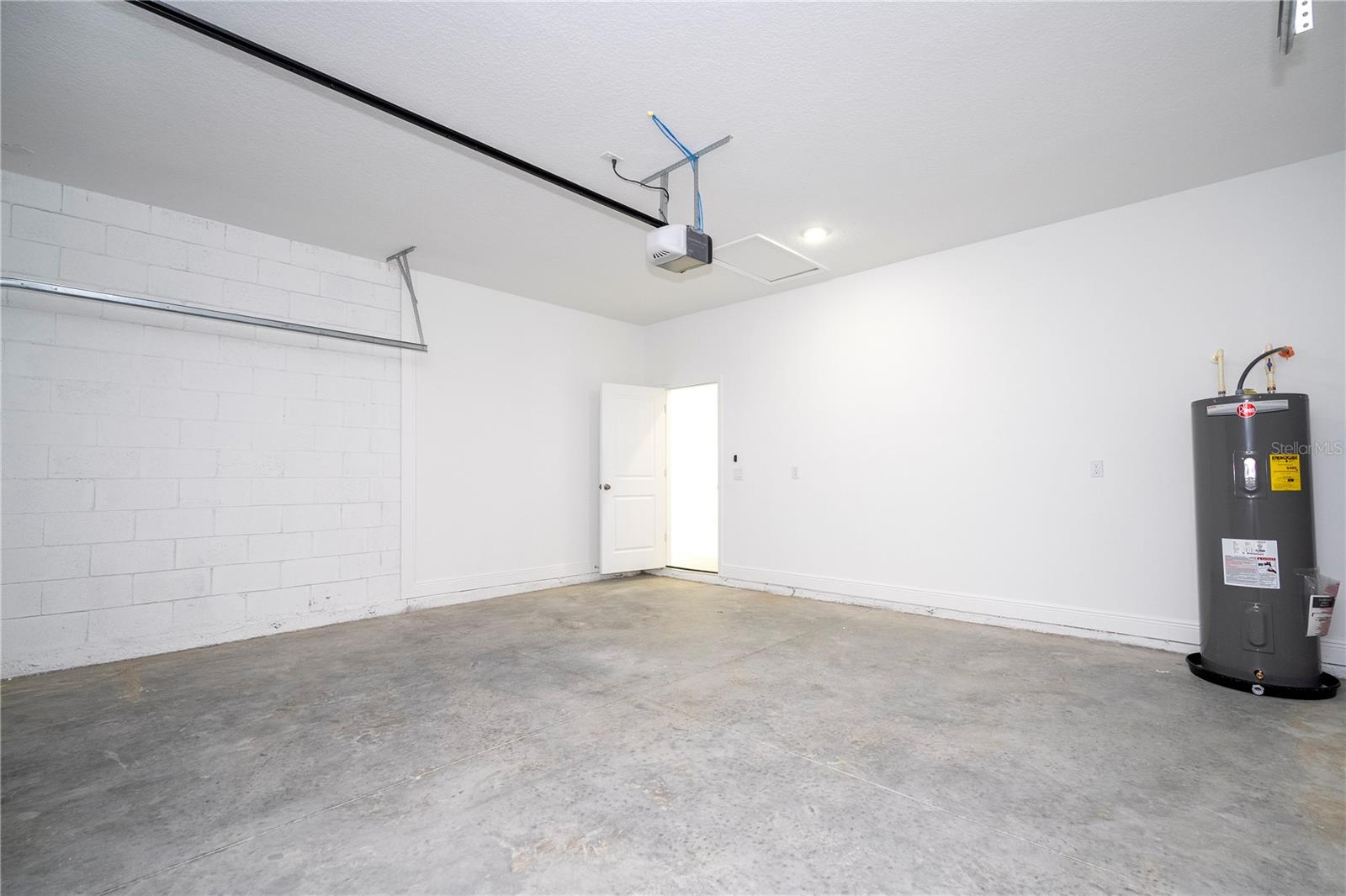Listing photo id 25 for 9841 Swanee Terrace