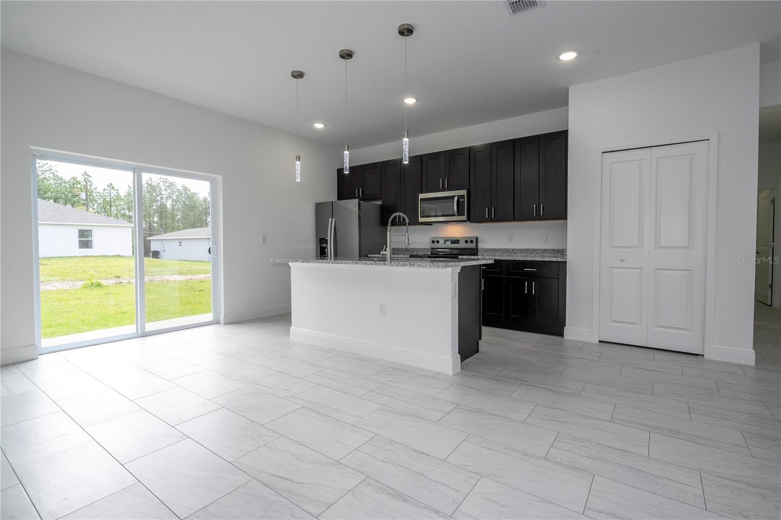 Listing photo id 3 for 9841 Swanee Terrace