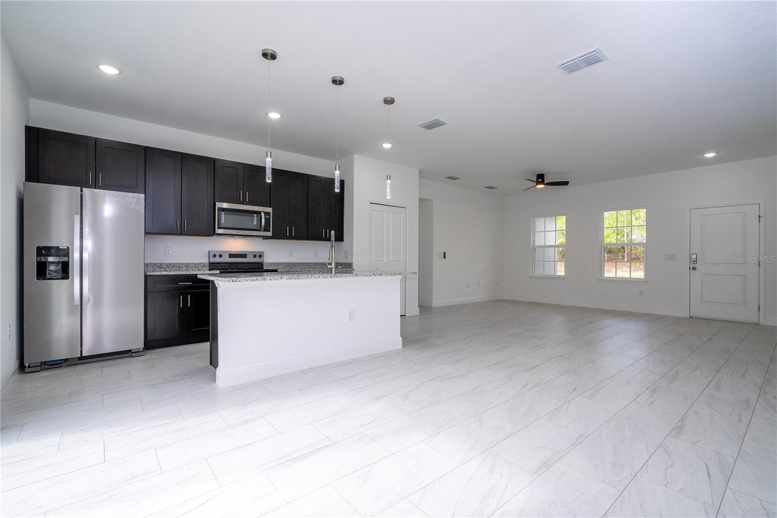 Listing photo id 7 for 9841 Swanee Terrace