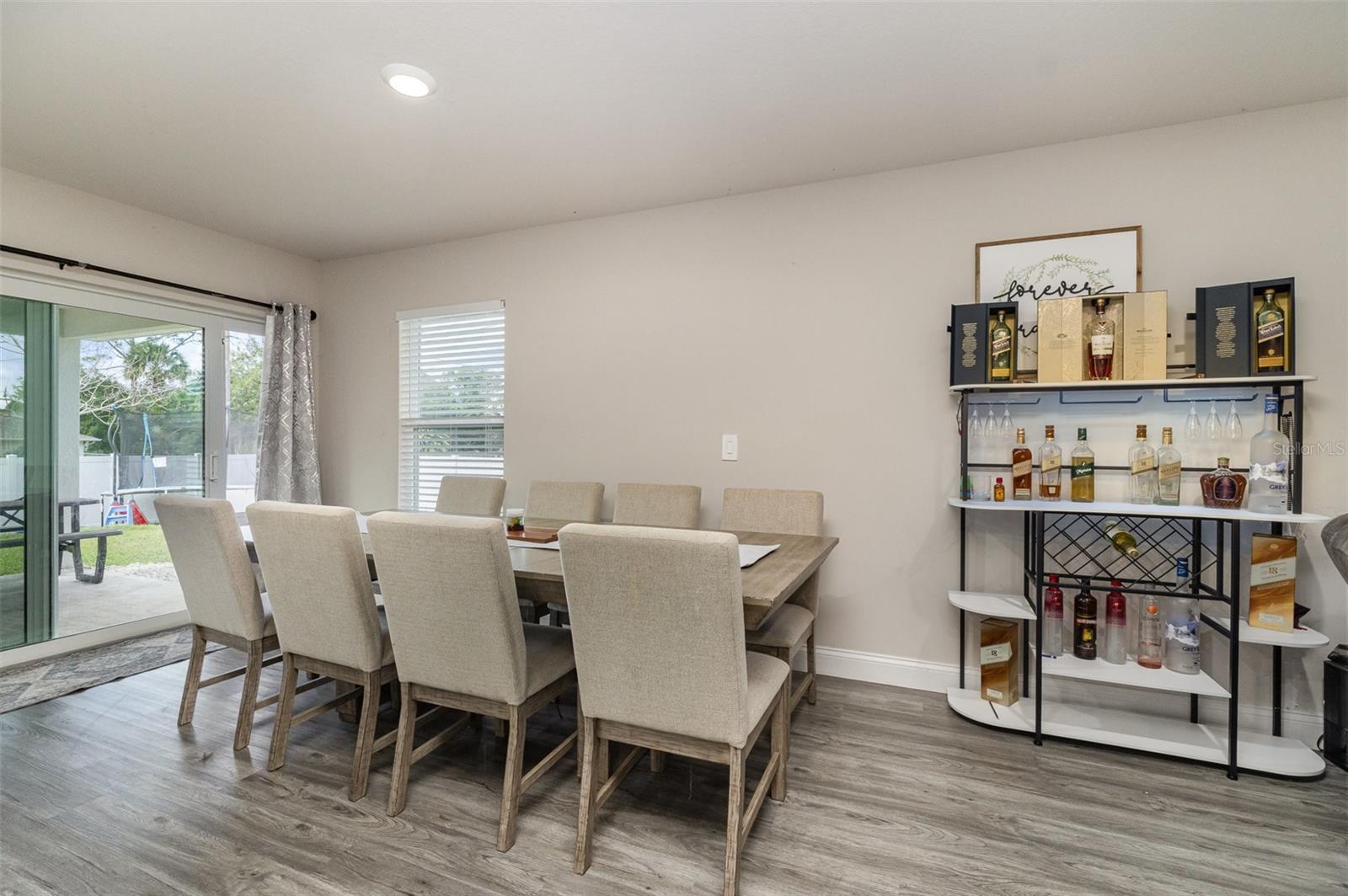 Image 10 of 28 For 866 Carnival Road Se