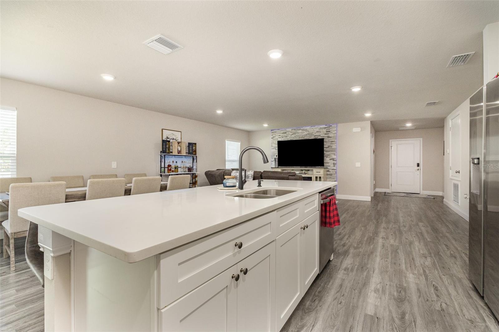 Image 13 of 28 For 866 Carnival Road Se