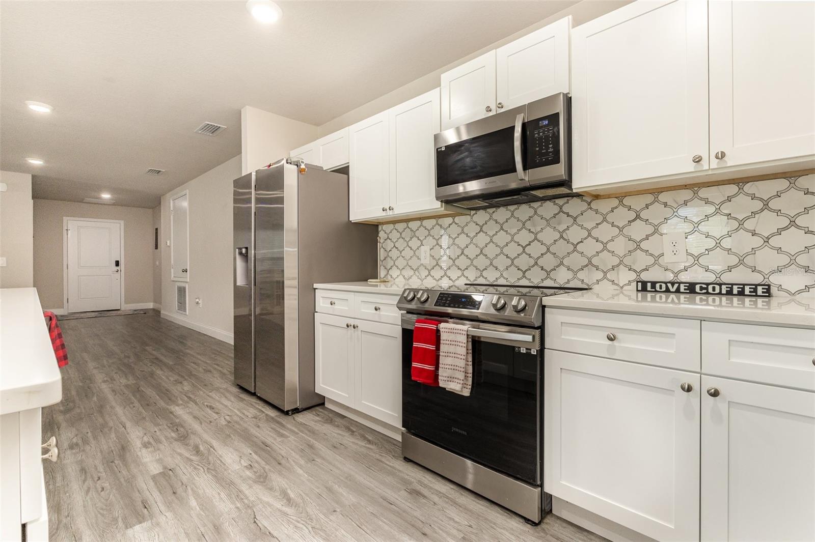 Image 17 of 28 For 866 Carnival Road Se