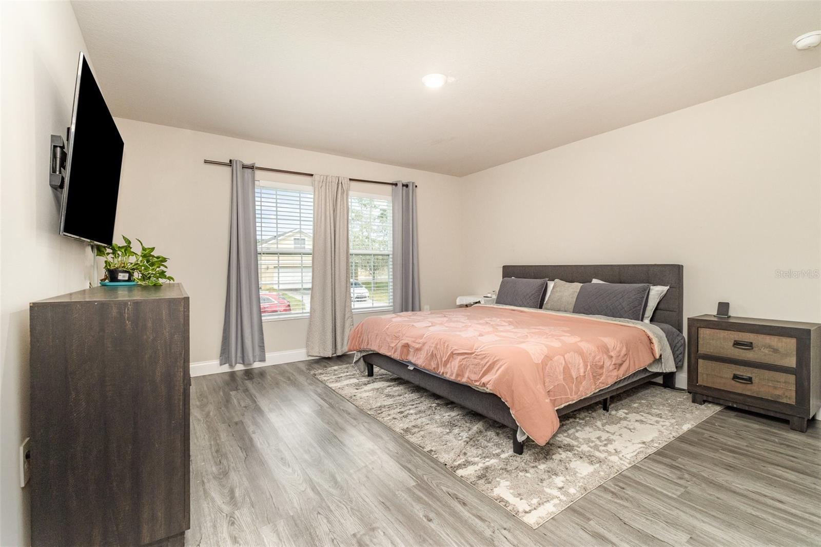 Image 18 of 28 For 866 Carnival Road Se