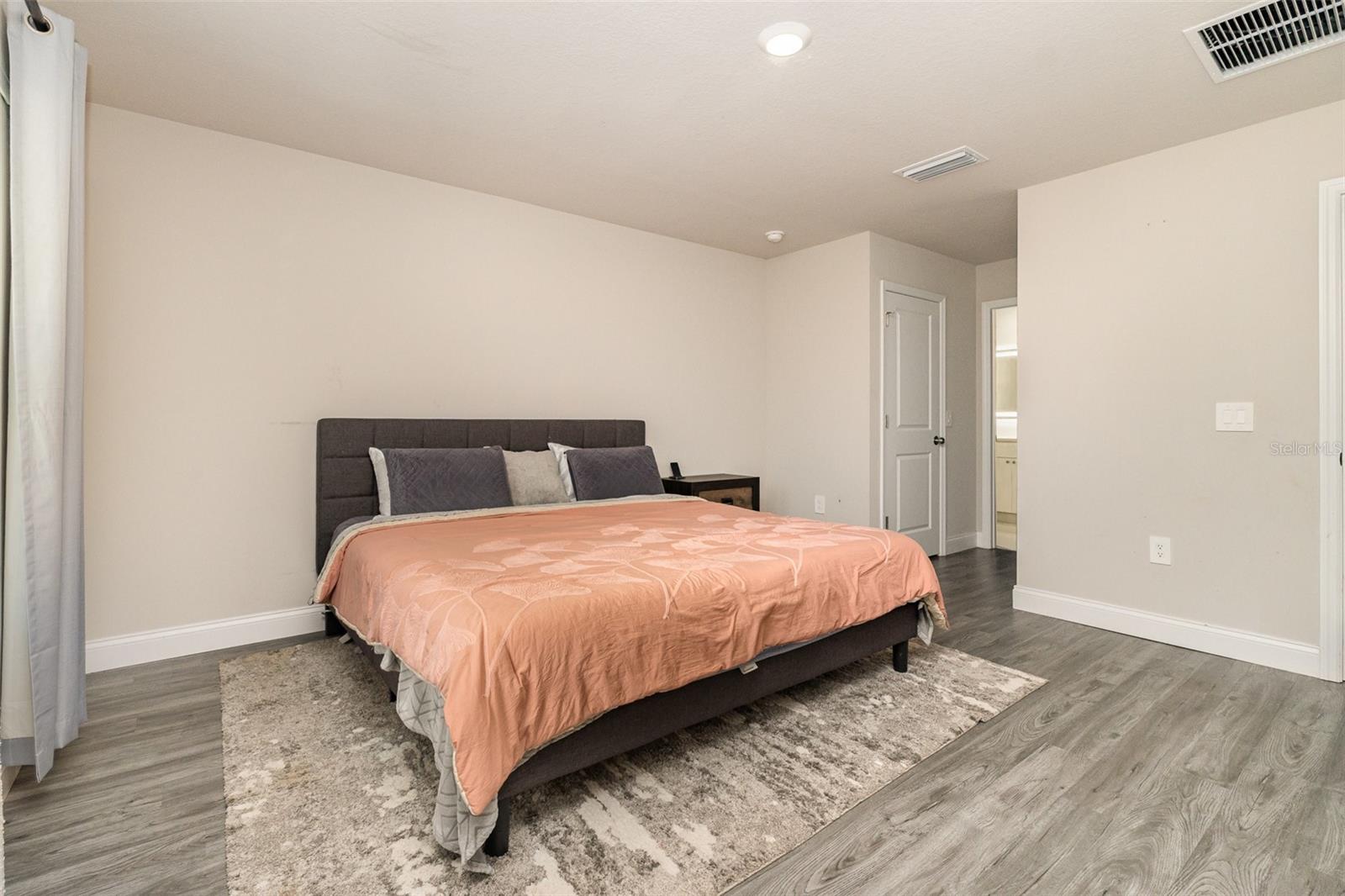 Image 19 of 28 For 866 Carnival Road Se
