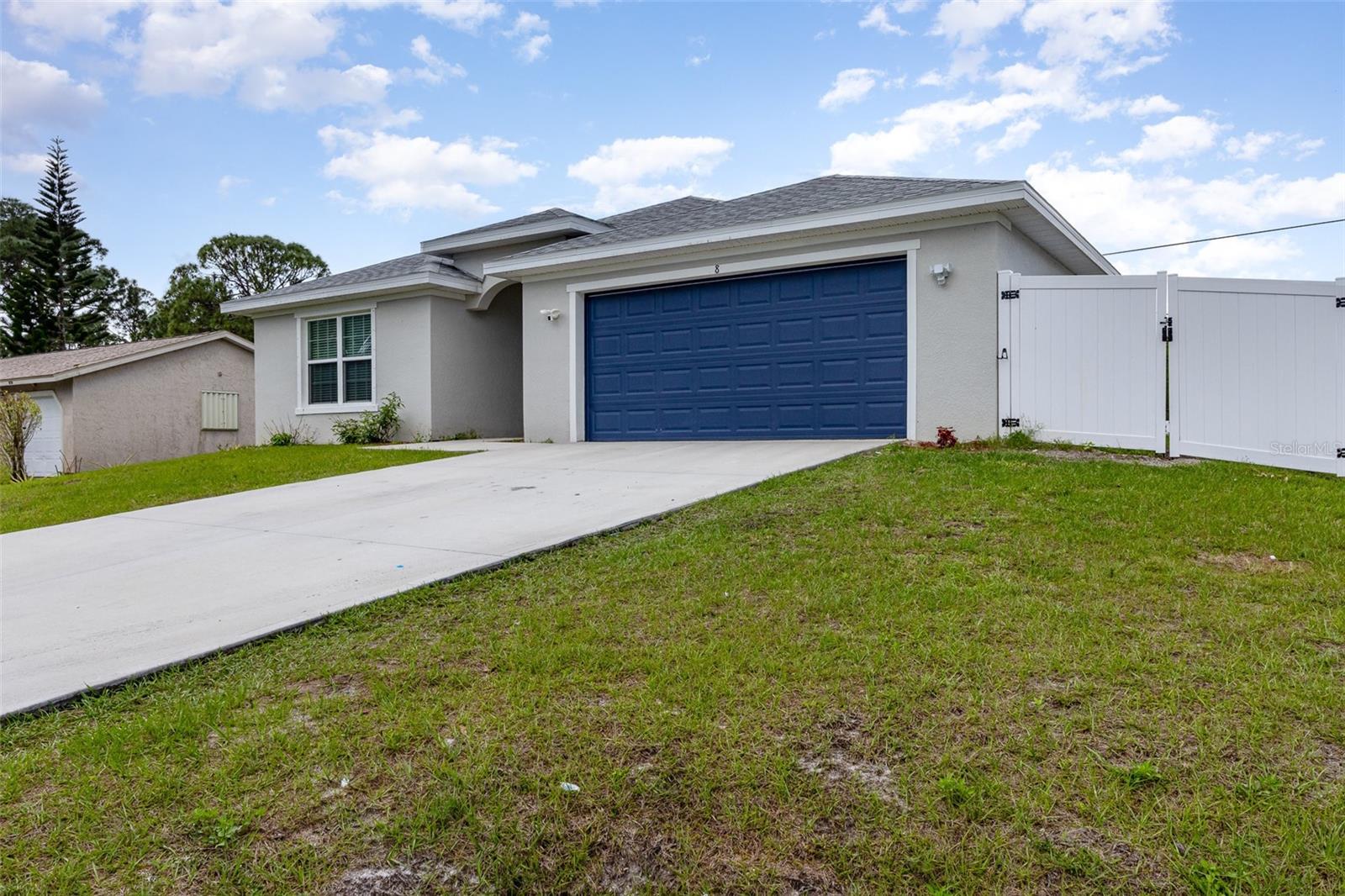 Image 2 of 28 For 866 Carnival Road Se