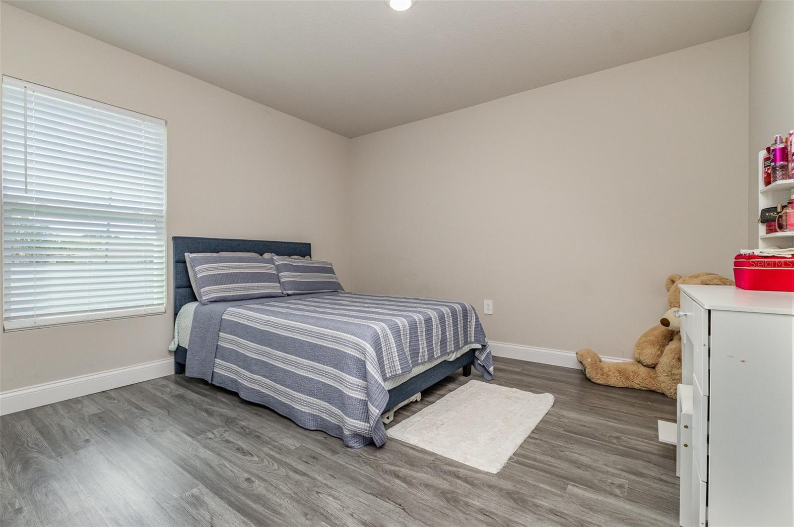 Image 23 of 28 For 866 Carnival Road Se