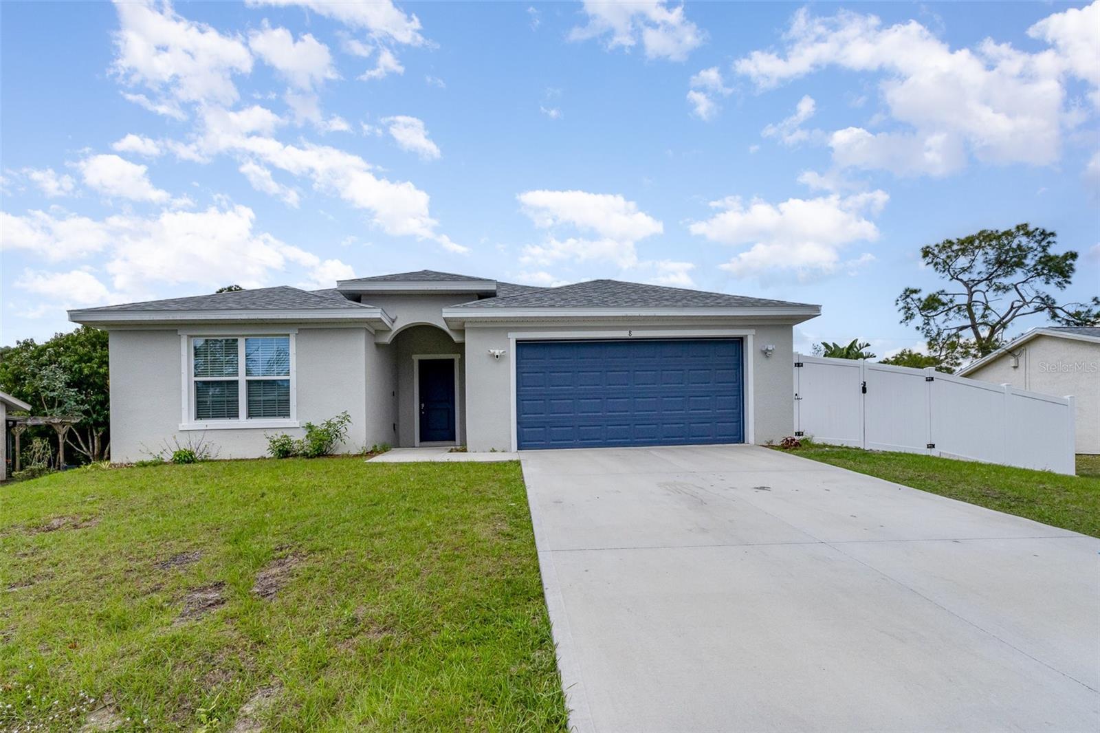 Image 4 of 28 For 866 Carnival Road Se