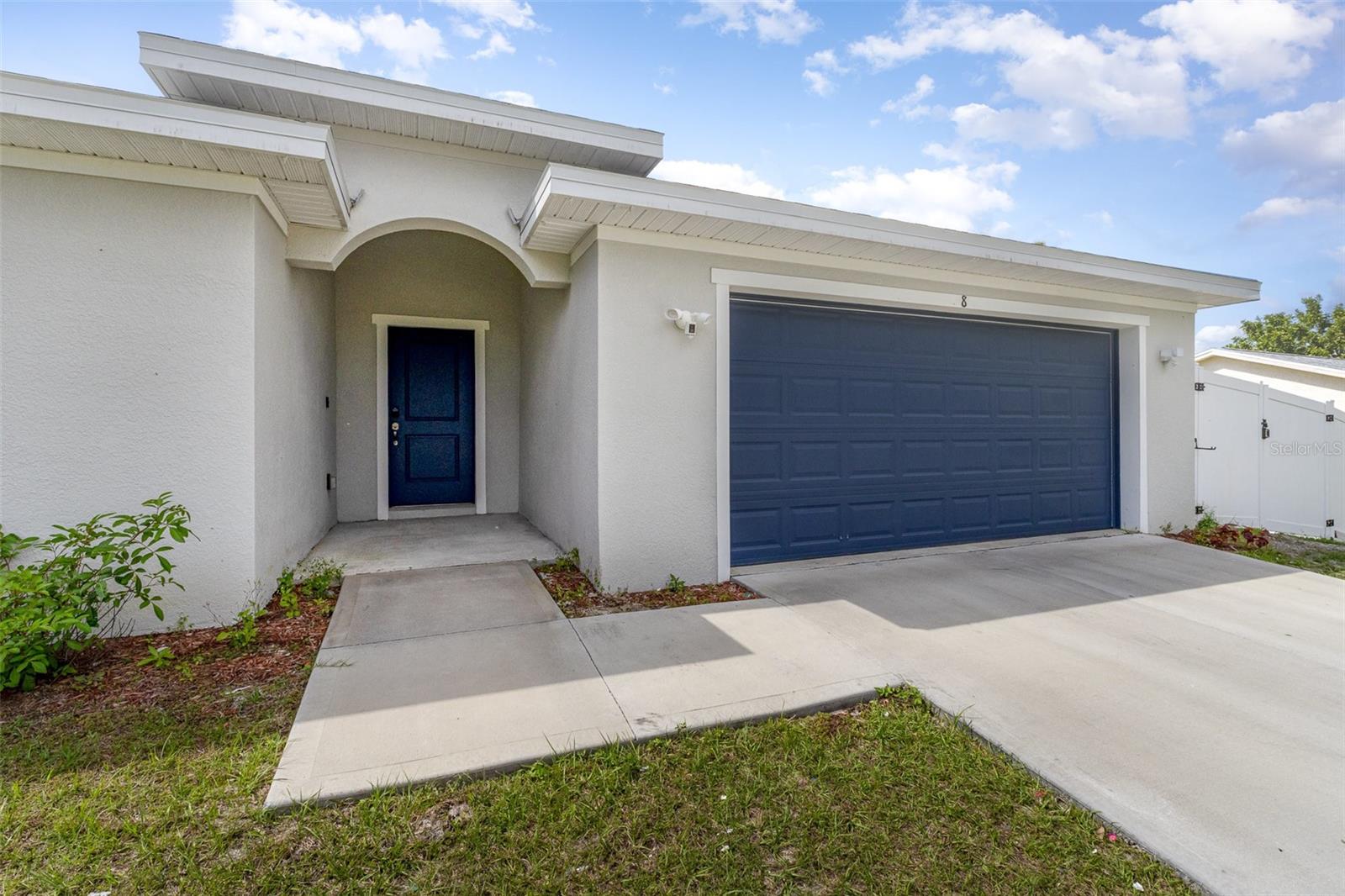Image 5 of 28 For 866 Carnival Road Se