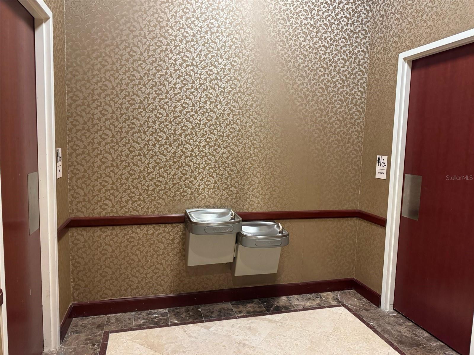 Image 12 of 18 For 5749 Westgate Drive Unit 201