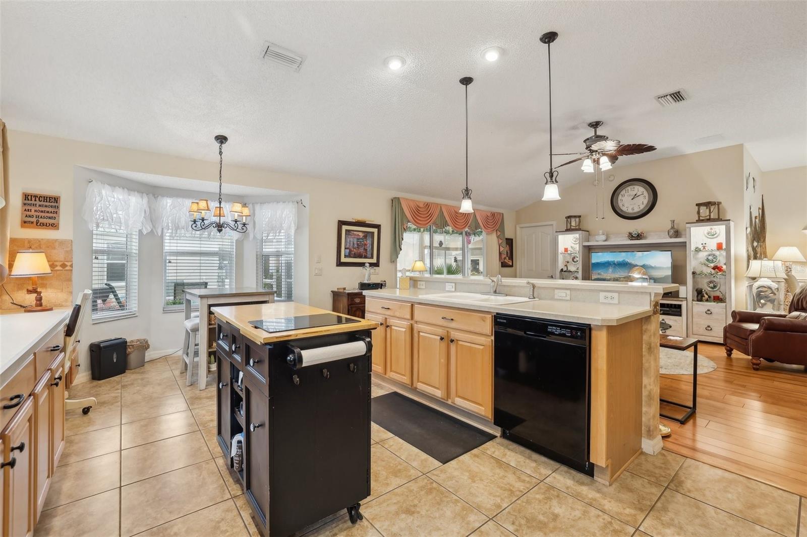 Image 11 of 30 For 433 Arcadia Lakes Drive