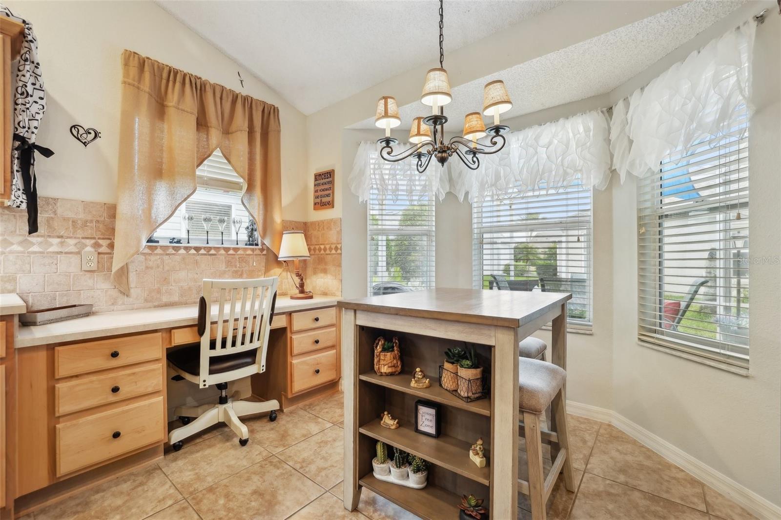 Image 12 of 30 For 433 Arcadia Lakes Drive