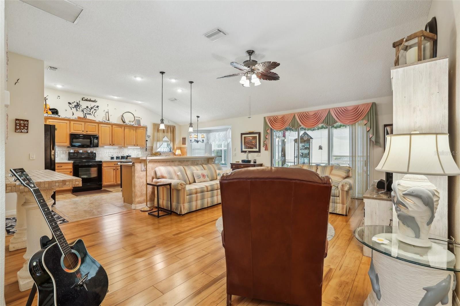 Image 3 of 30 For 433 Arcadia Lakes Drive
