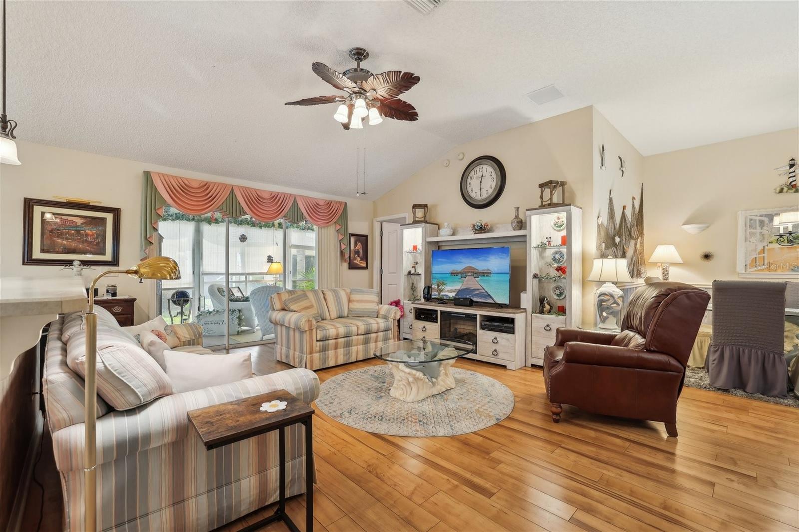 Image 4 of 30 For 433 Arcadia Lakes Drive