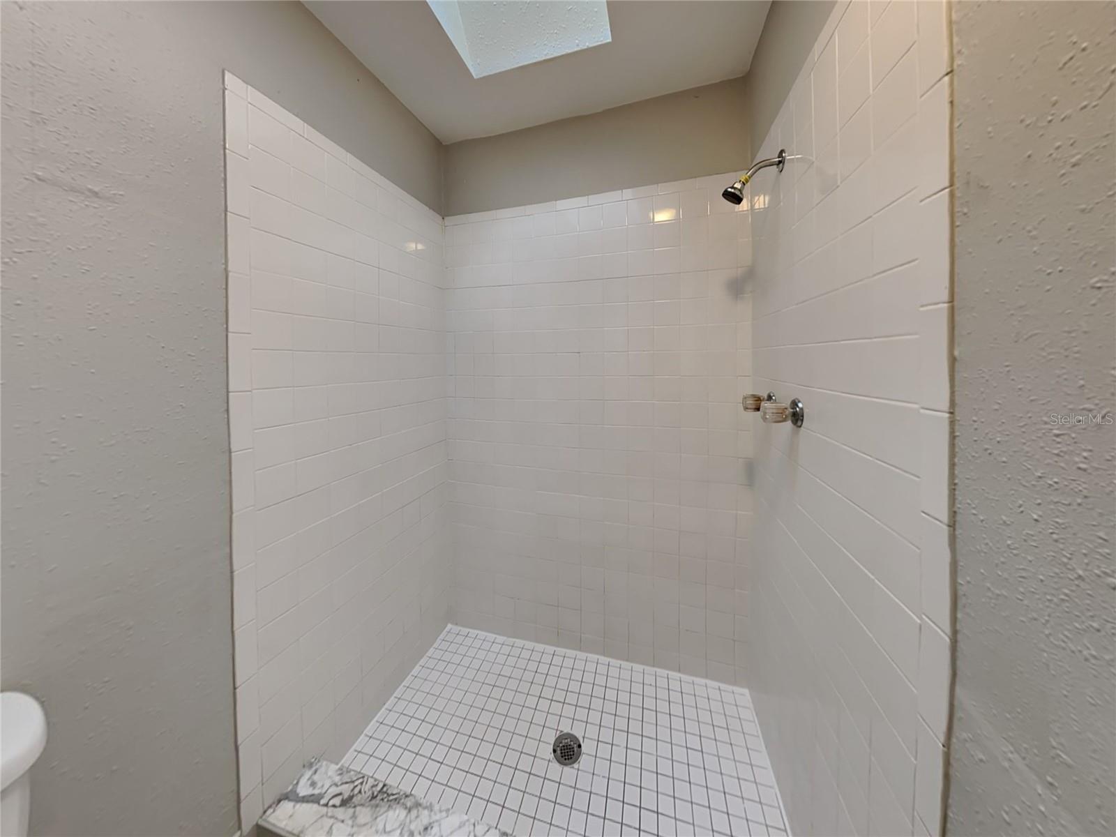 Image 15 of 22 For 102 Cascade Street B