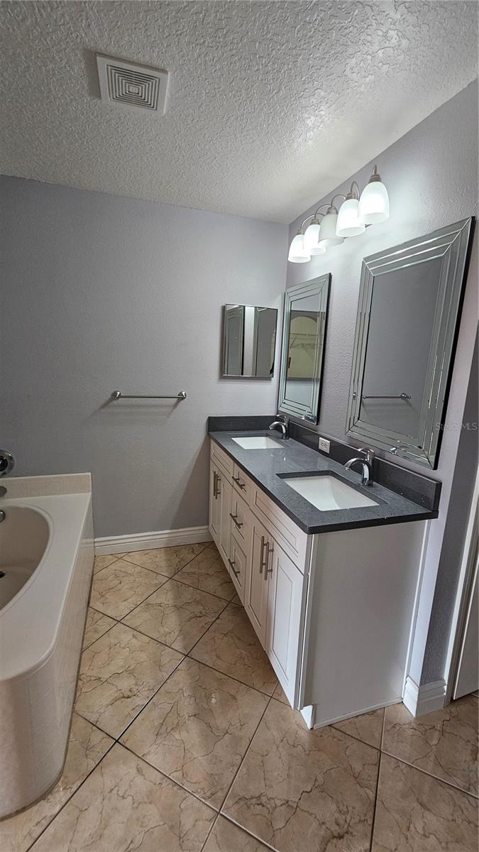 Image 13 of 26 For 105 Caterham Way