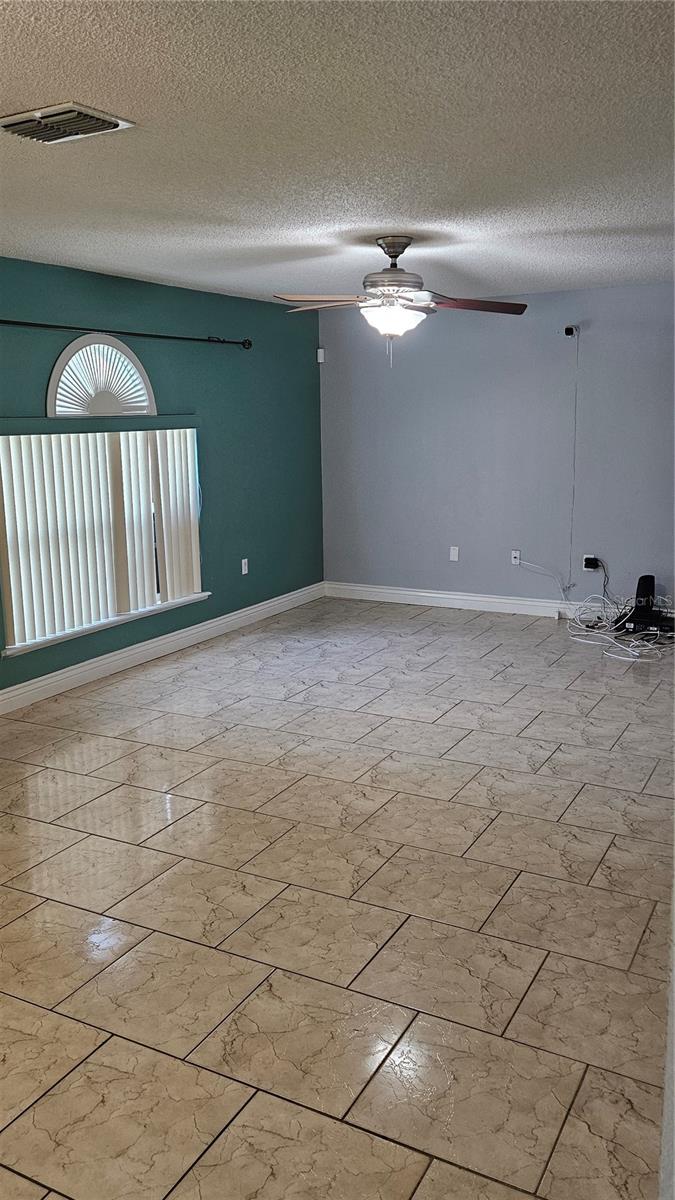 Image 2 of 26 For 105 Caterham Way