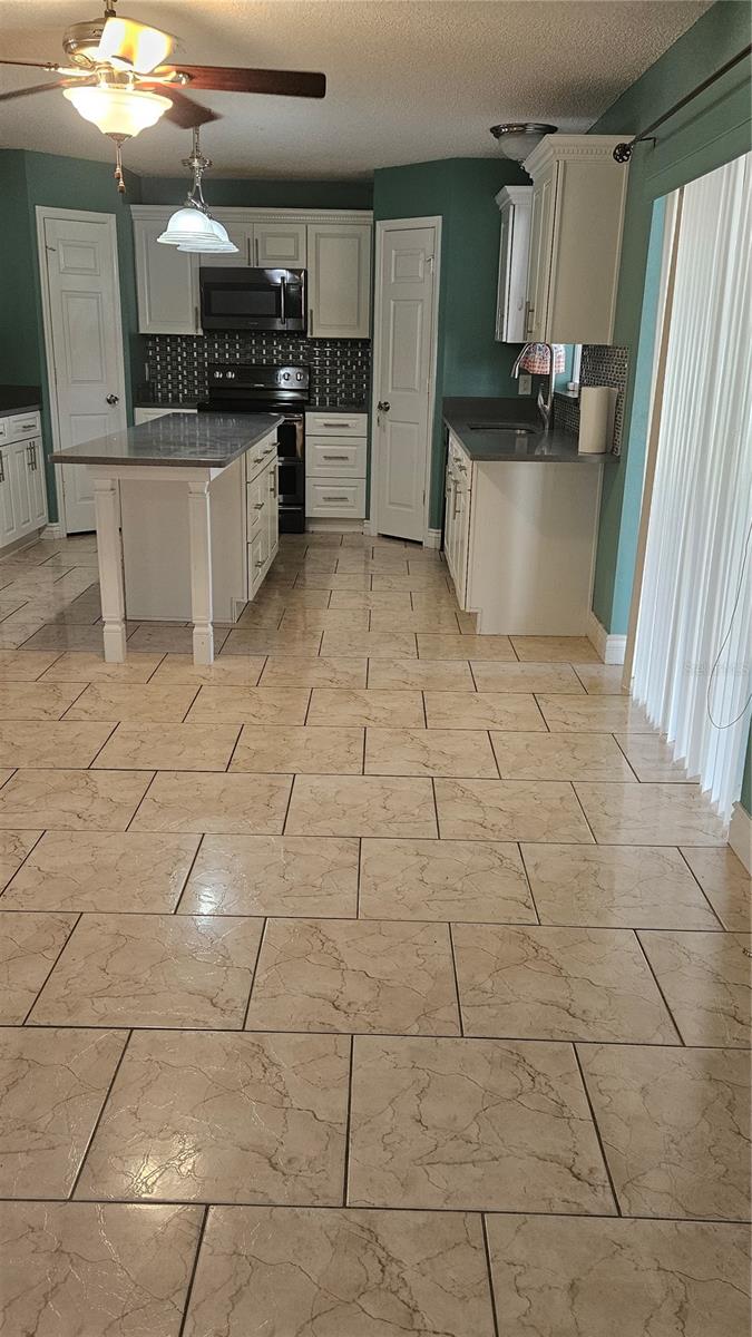 Image 3 of 26 For 105 Caterham Way