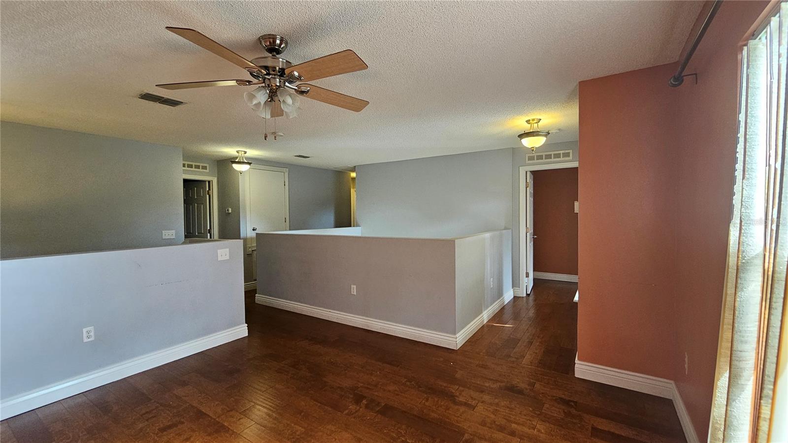 Image 8 of 26 For 105 Caterham Way