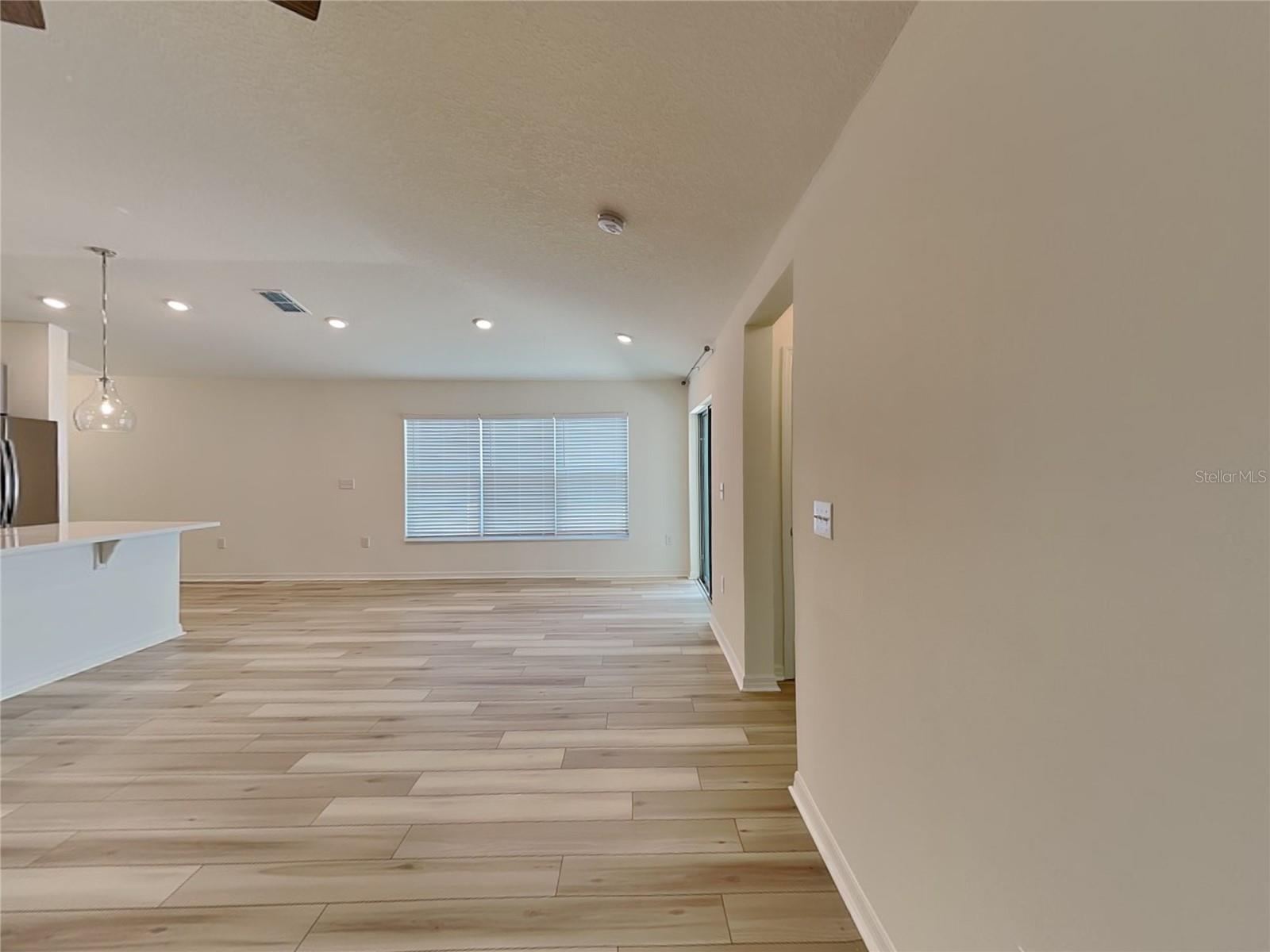 Image 2 of 18 For 1052 Papaya Circle